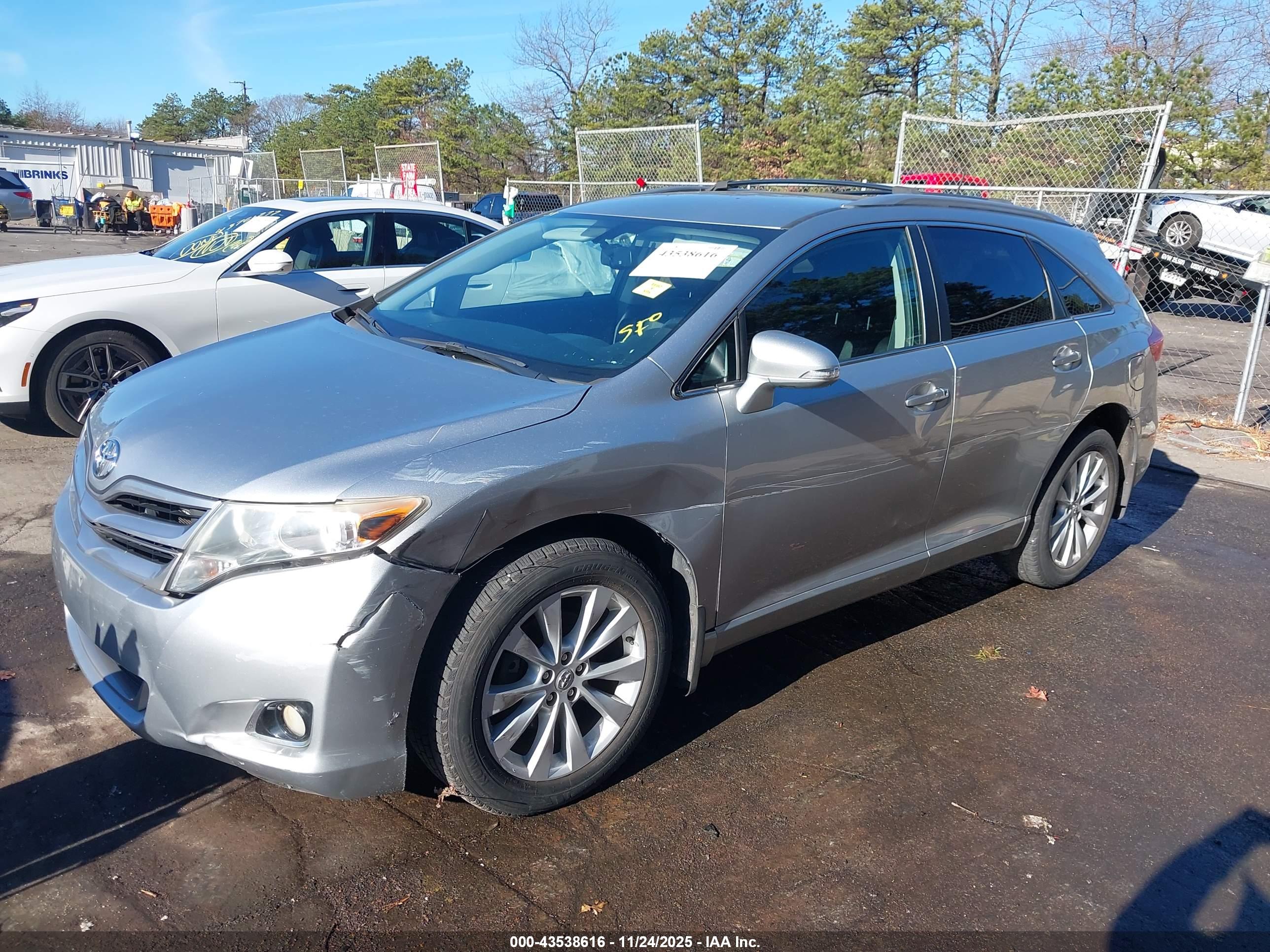 TOYOTA VENZA image 2