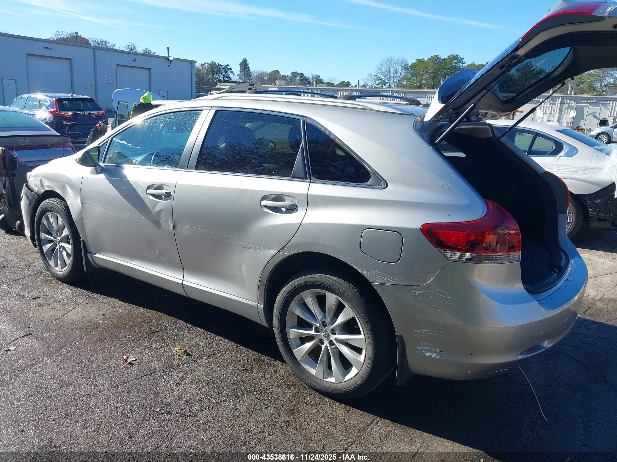TOYOTA VENZA image 3