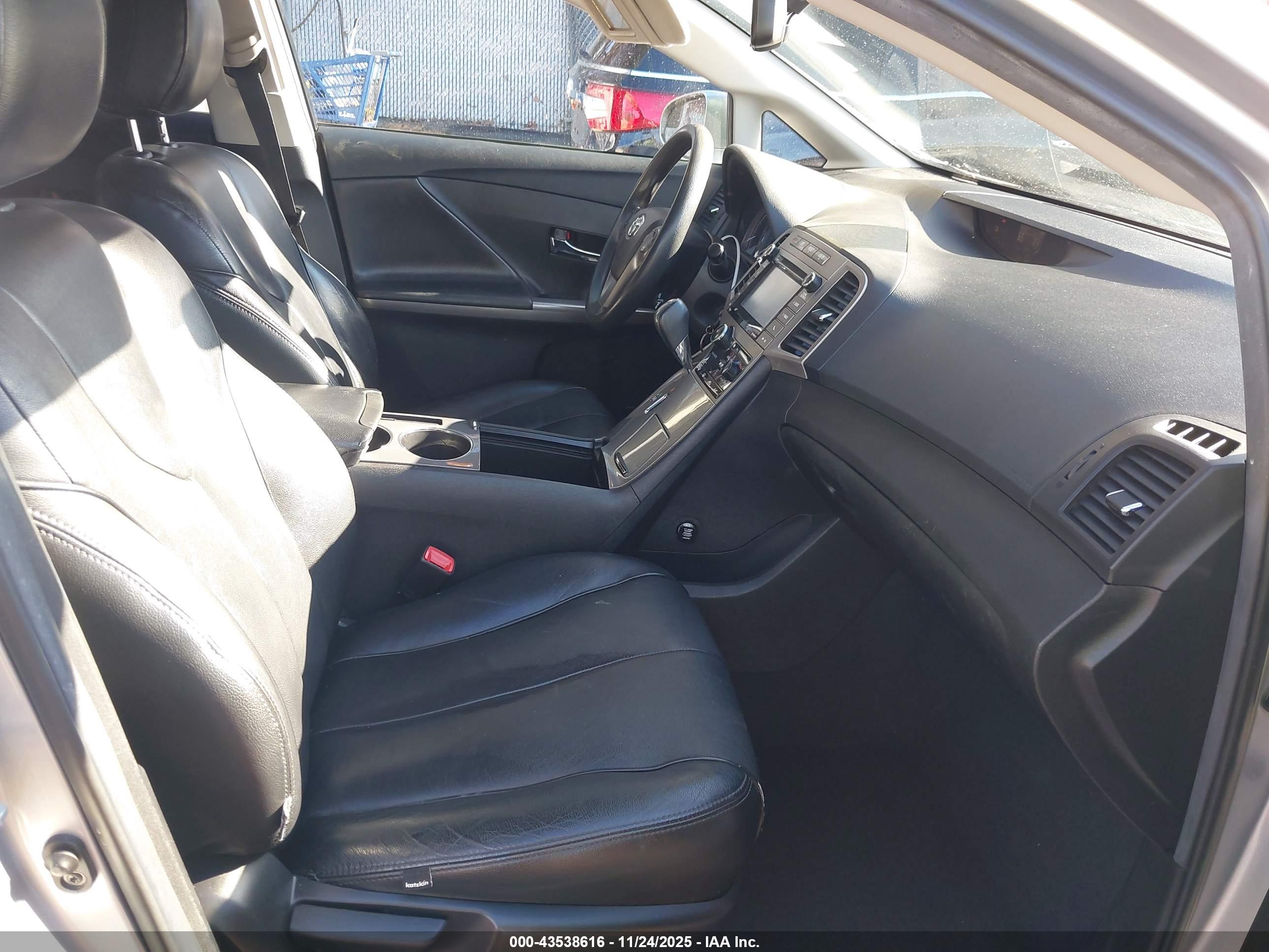 TOYOTA VENZA image 5