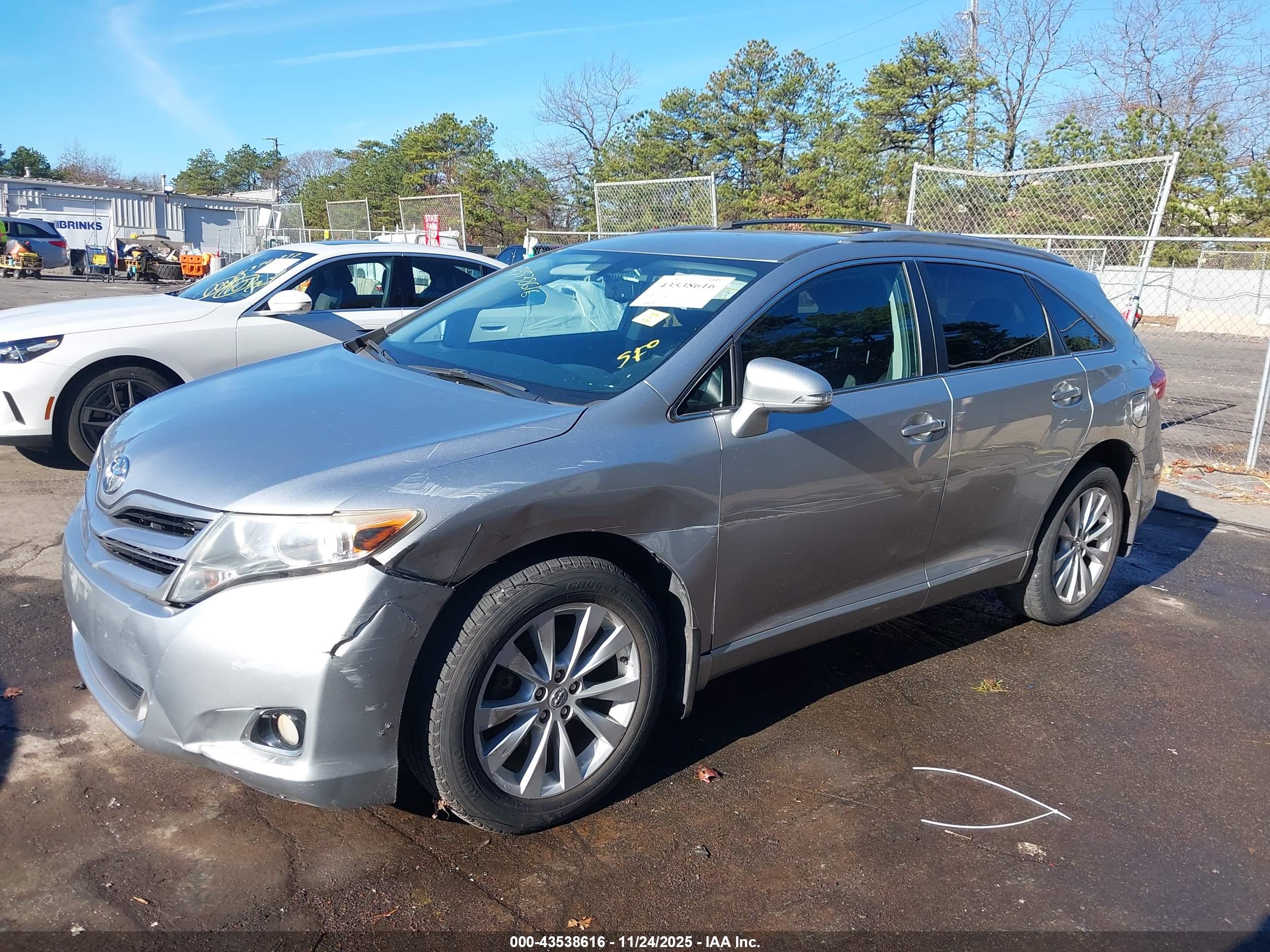 TOYOTA VENZA image 6