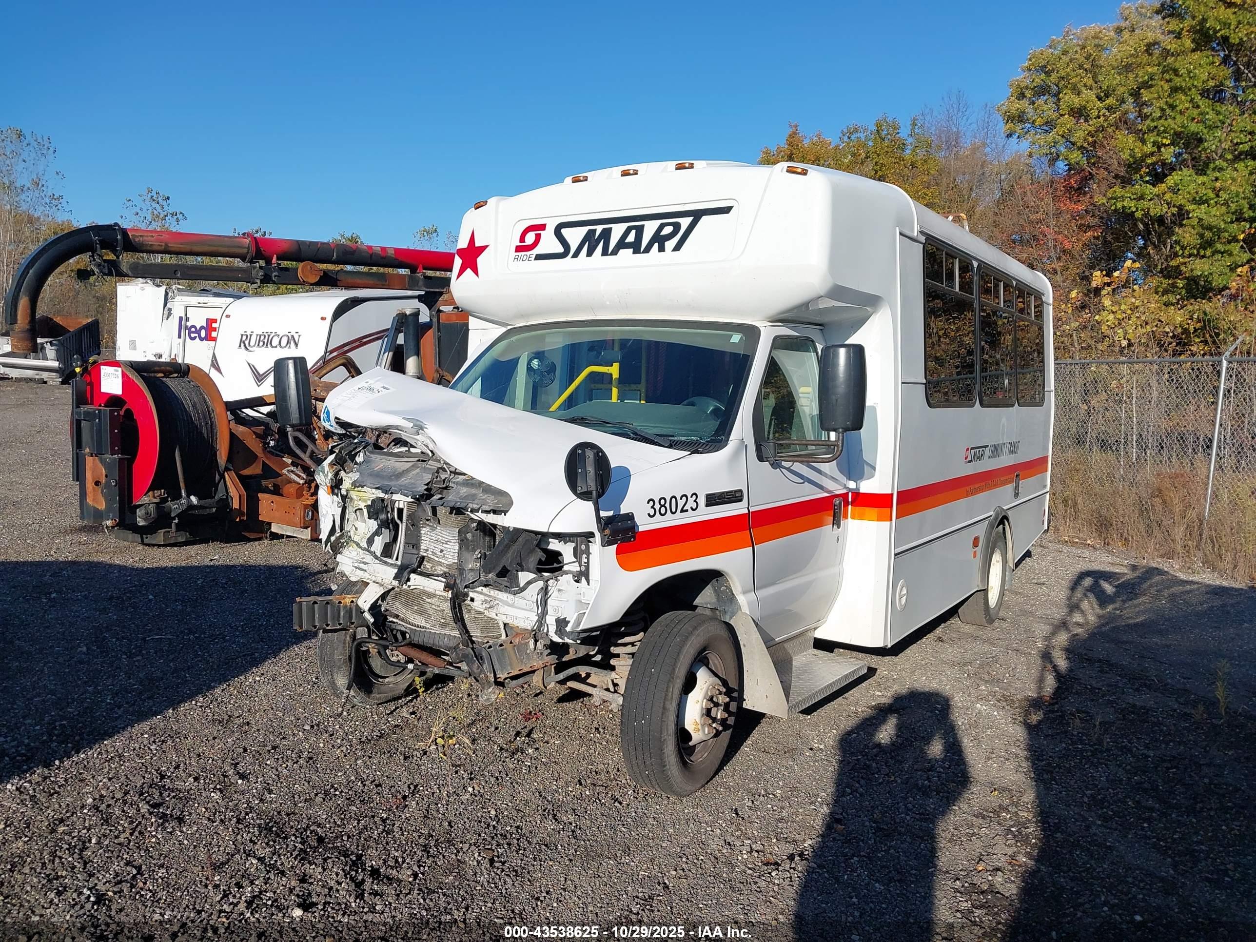 FORD E-450 image 2