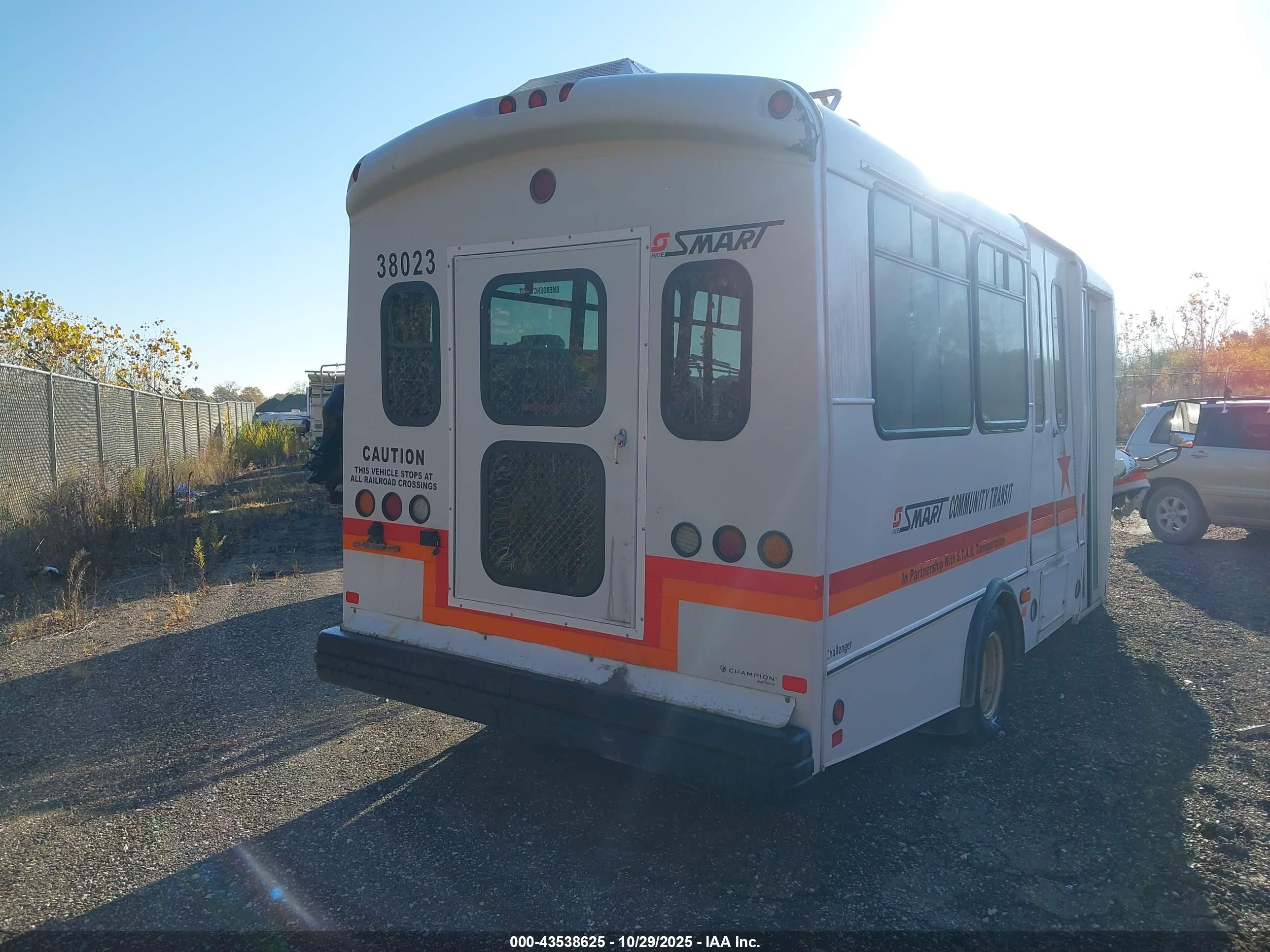 FORD E-450 image 4