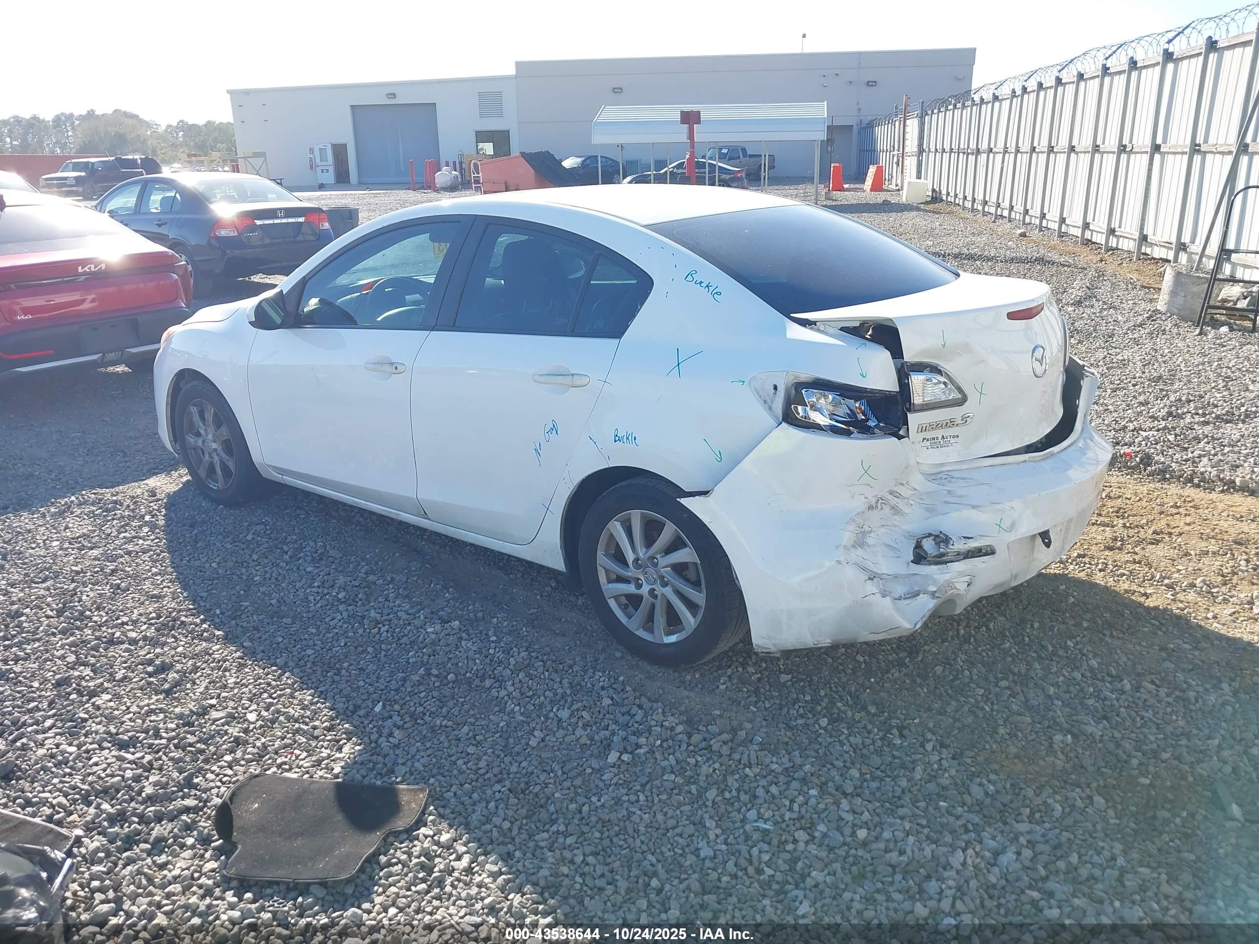 MAZDA MAZDA3 image 3