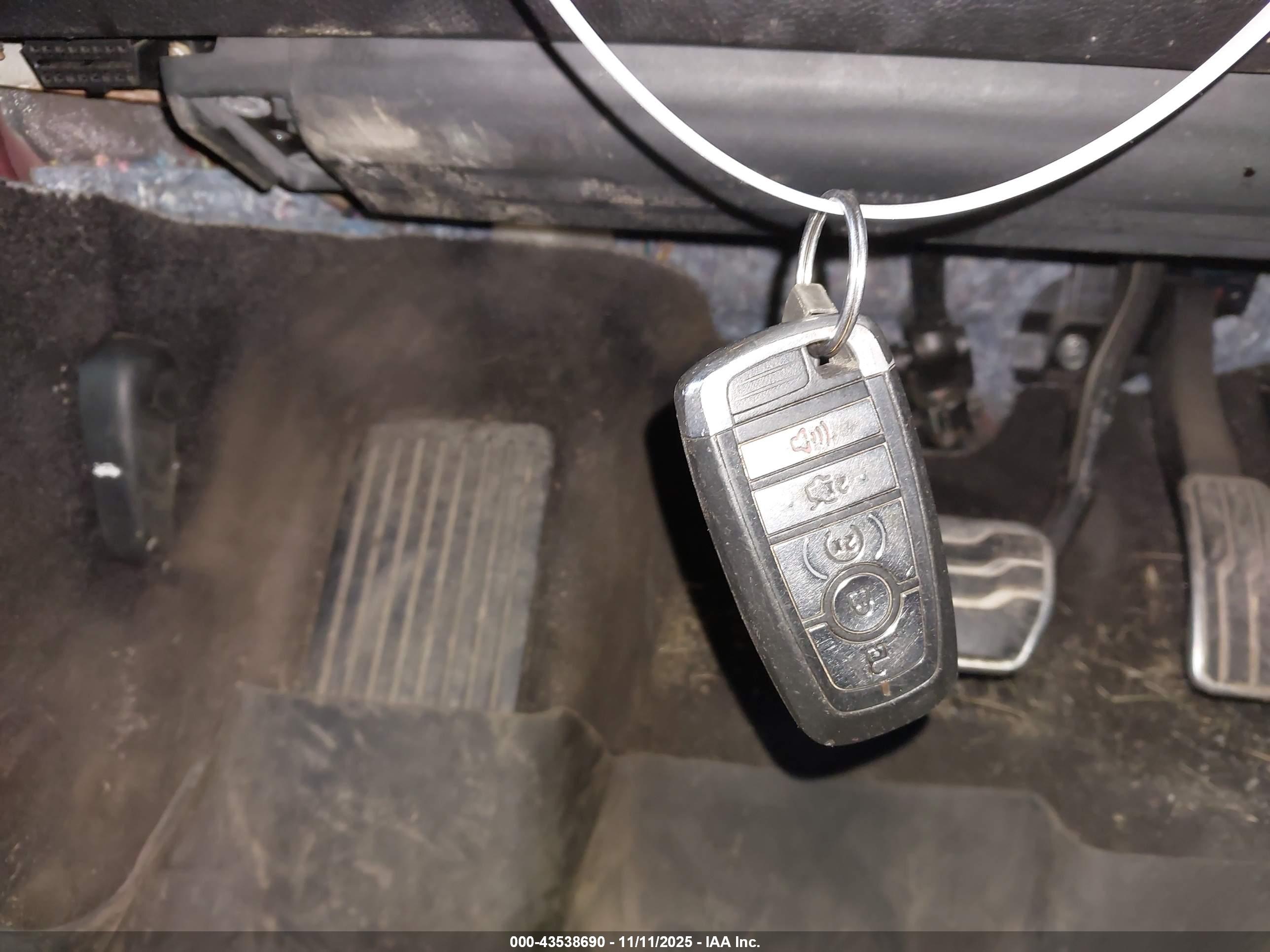 FORD FUSION image 11
