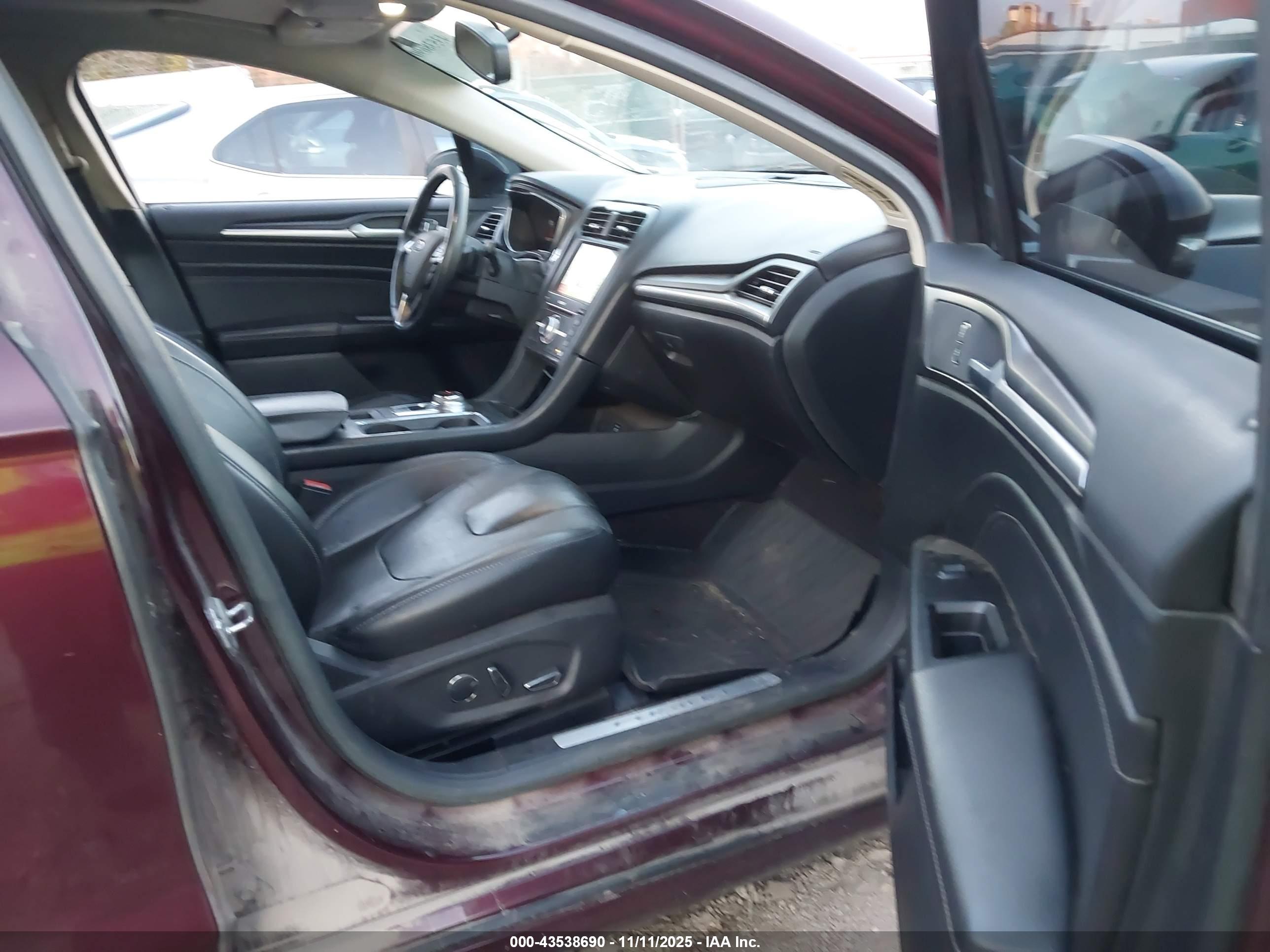 FORD FUSION image 5