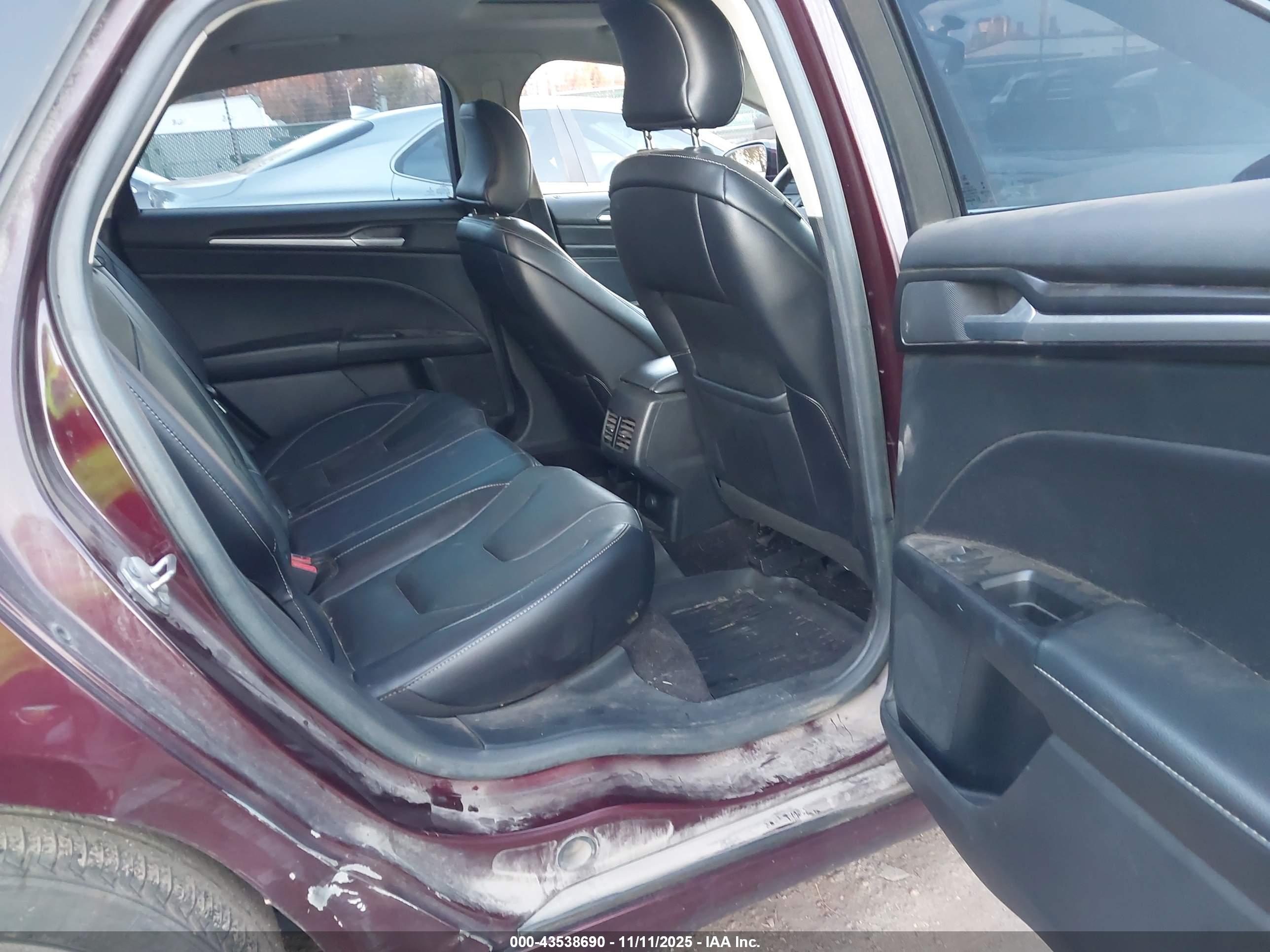 FORD FUSION image 8