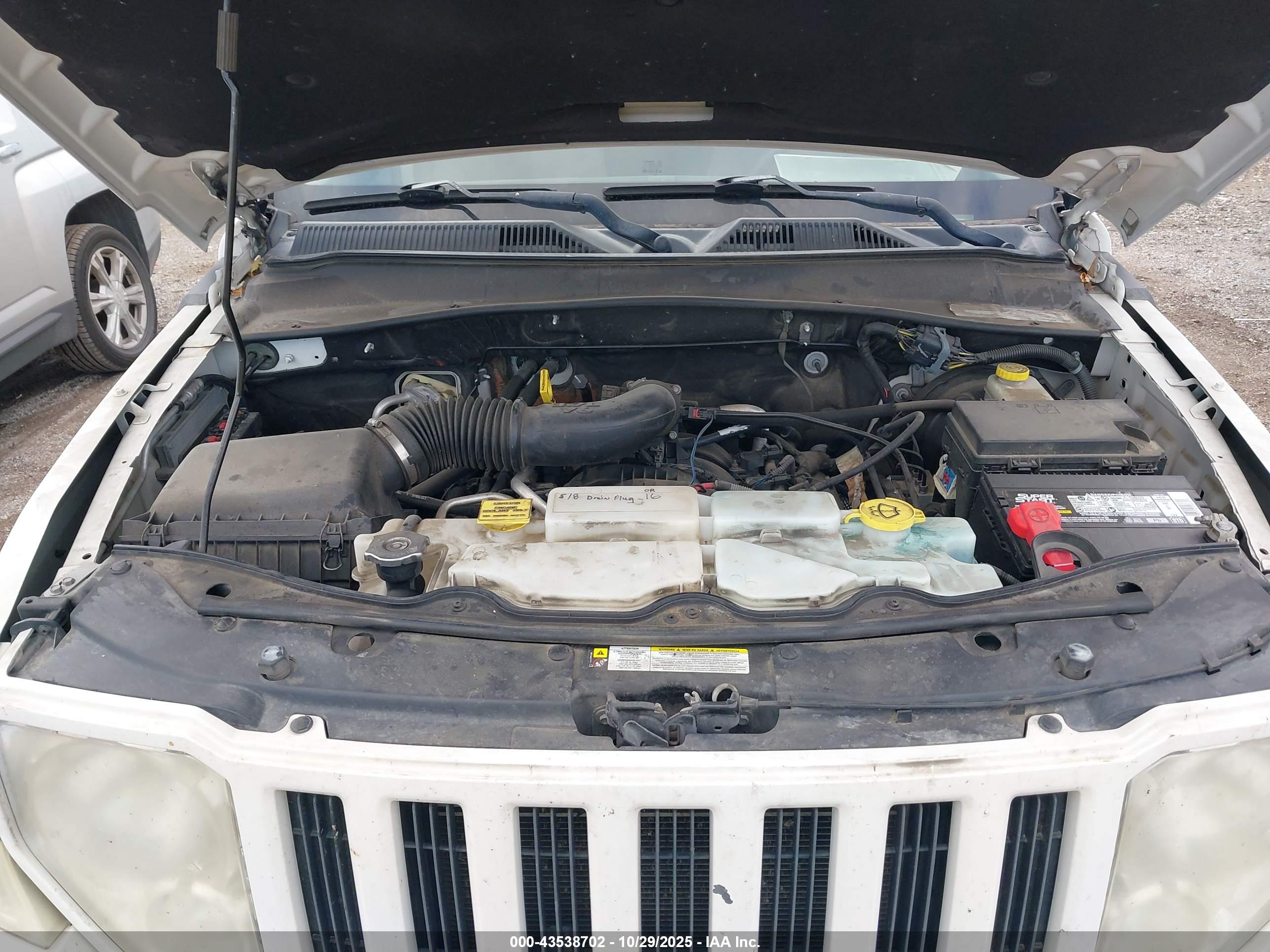 JEEP LIBERTY image 10