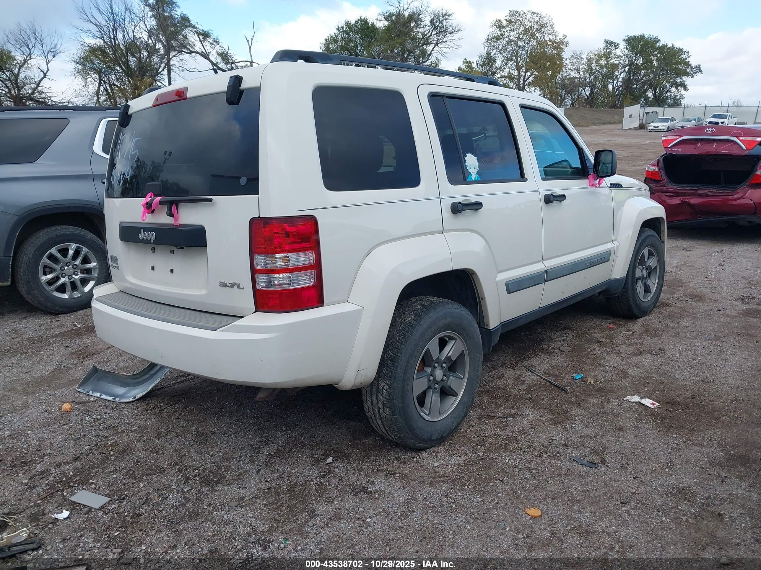 JEEP LIBERTY image 4