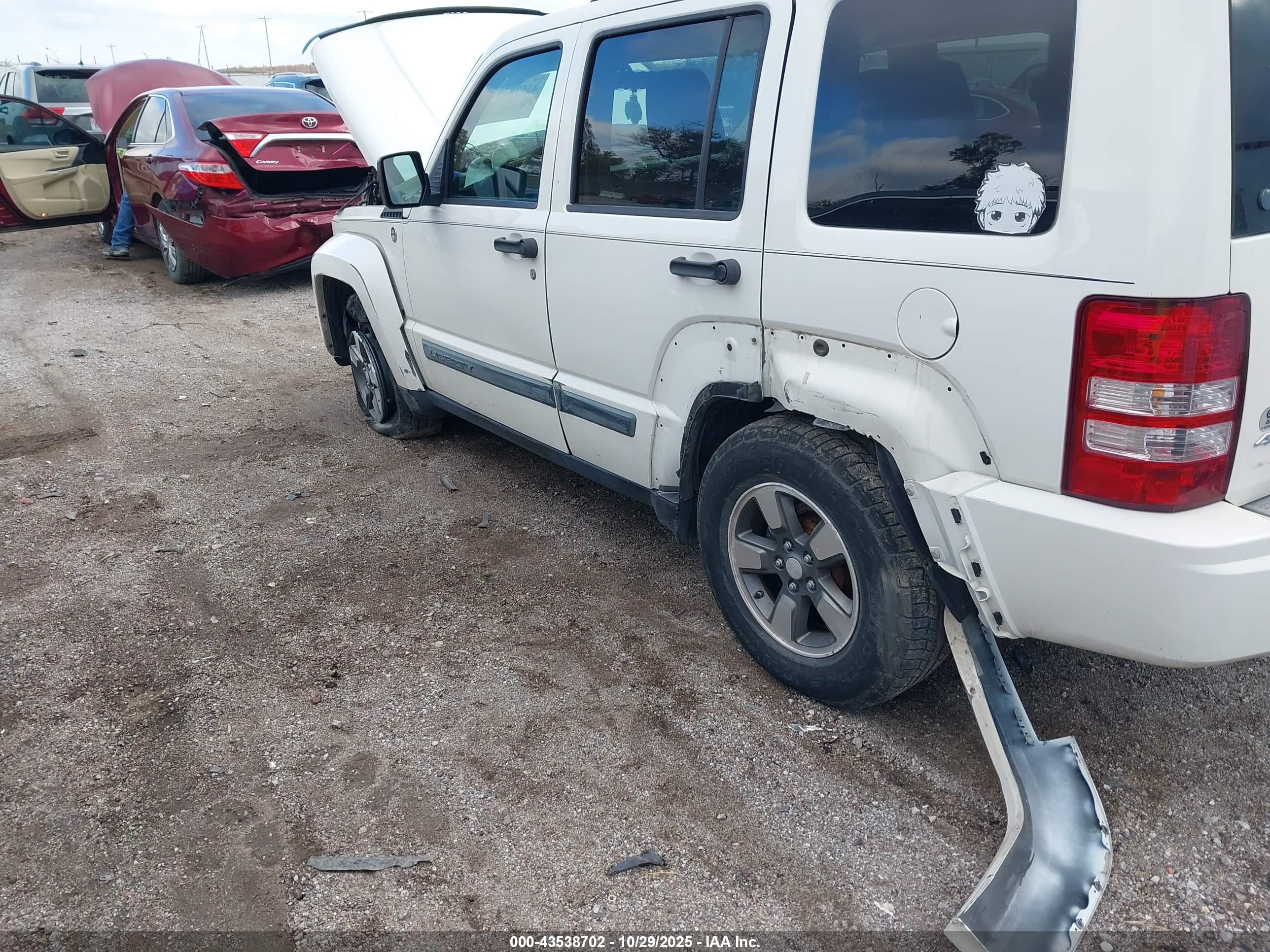 JEEP LIBERTY image 6