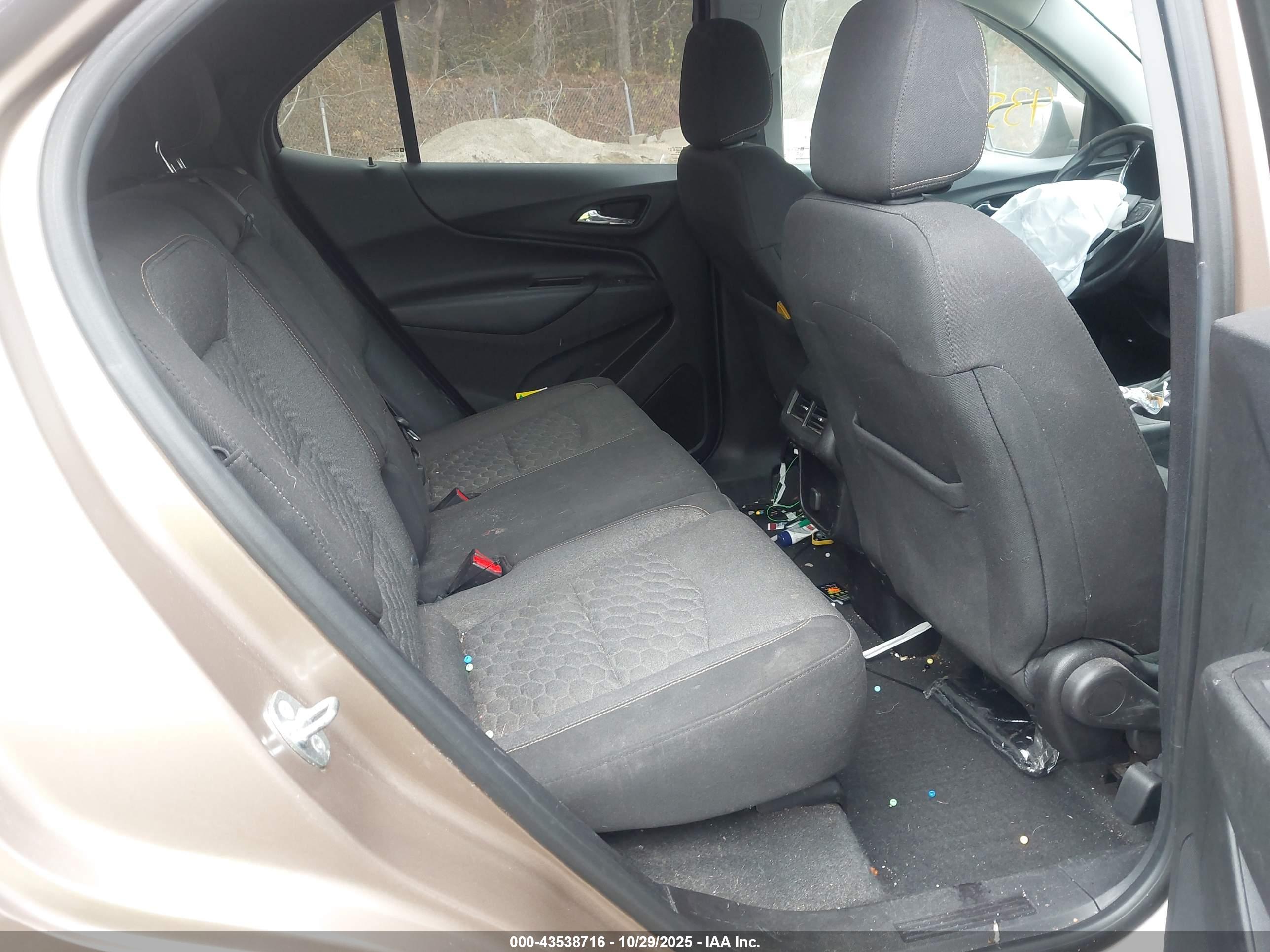 CHEVROLET EQUINOX image 8