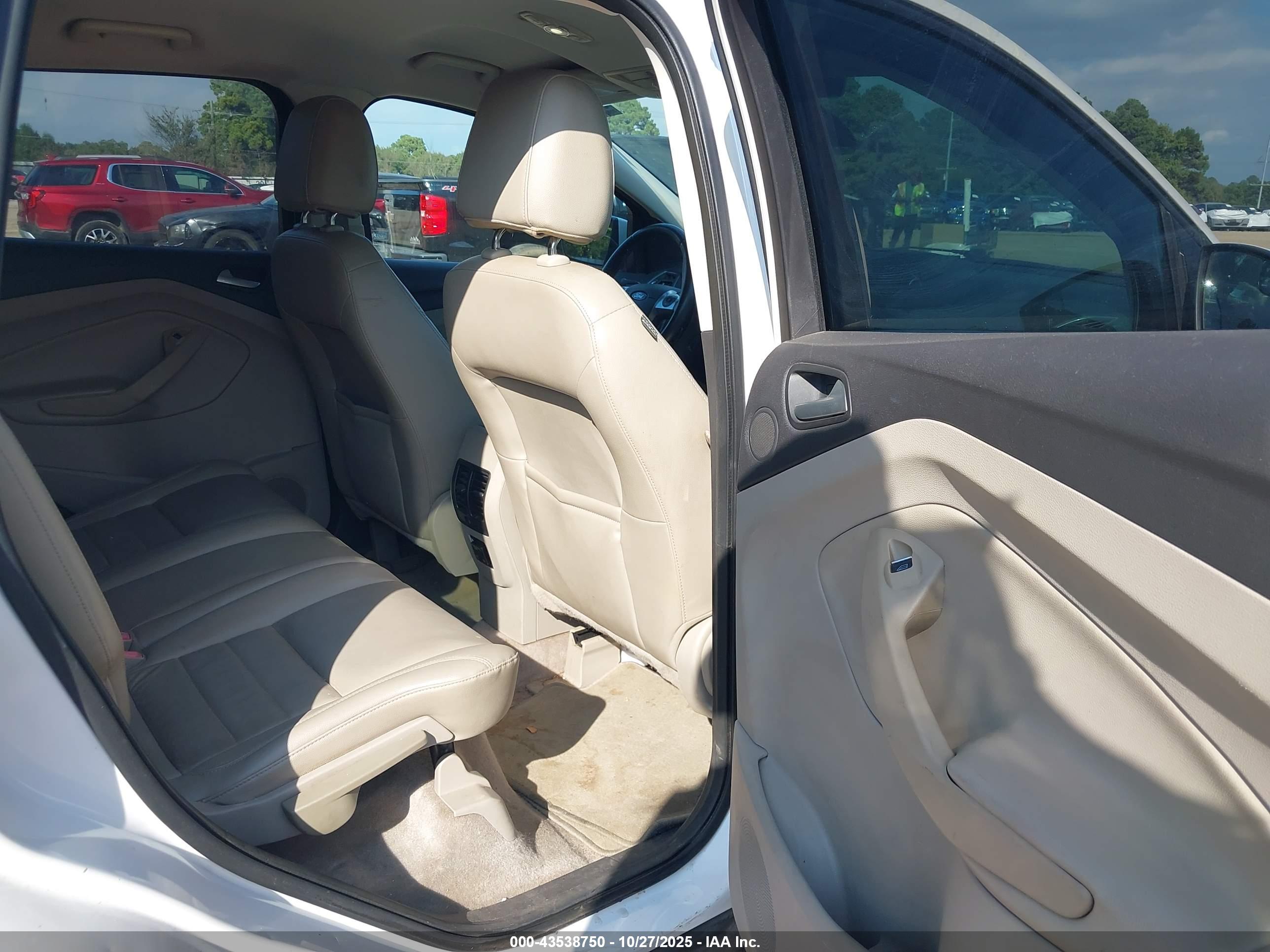 FORD ESCAPE image 8