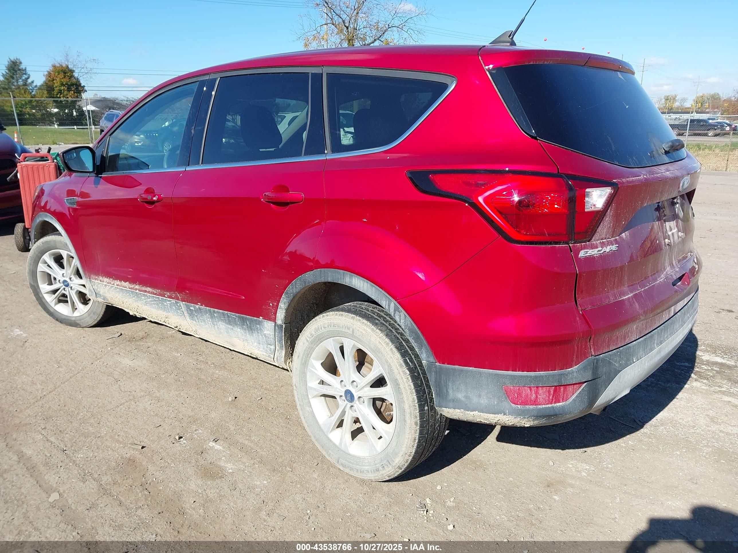 FORD ESCAPE image 3