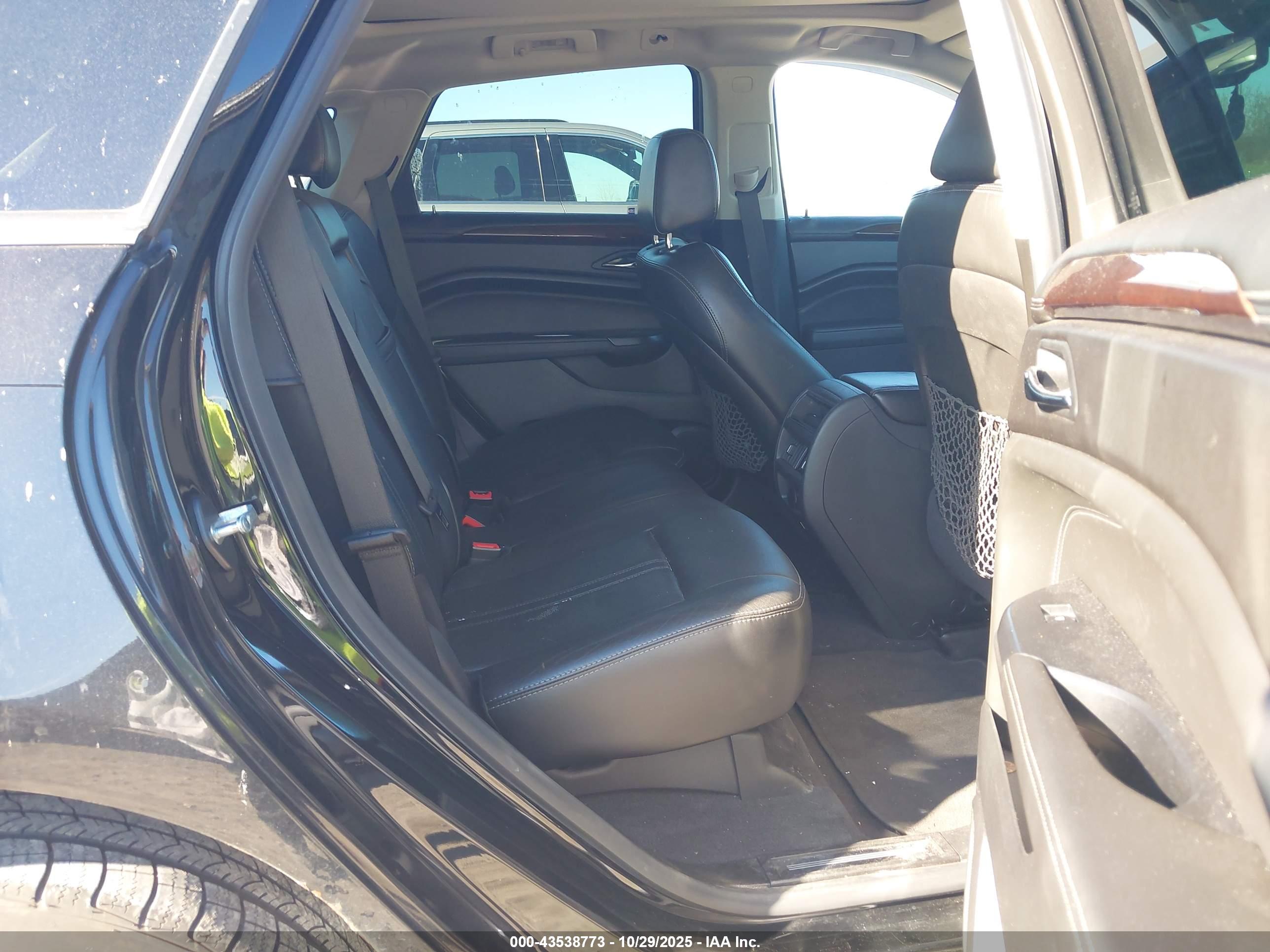 CADILLAC SRX image 8