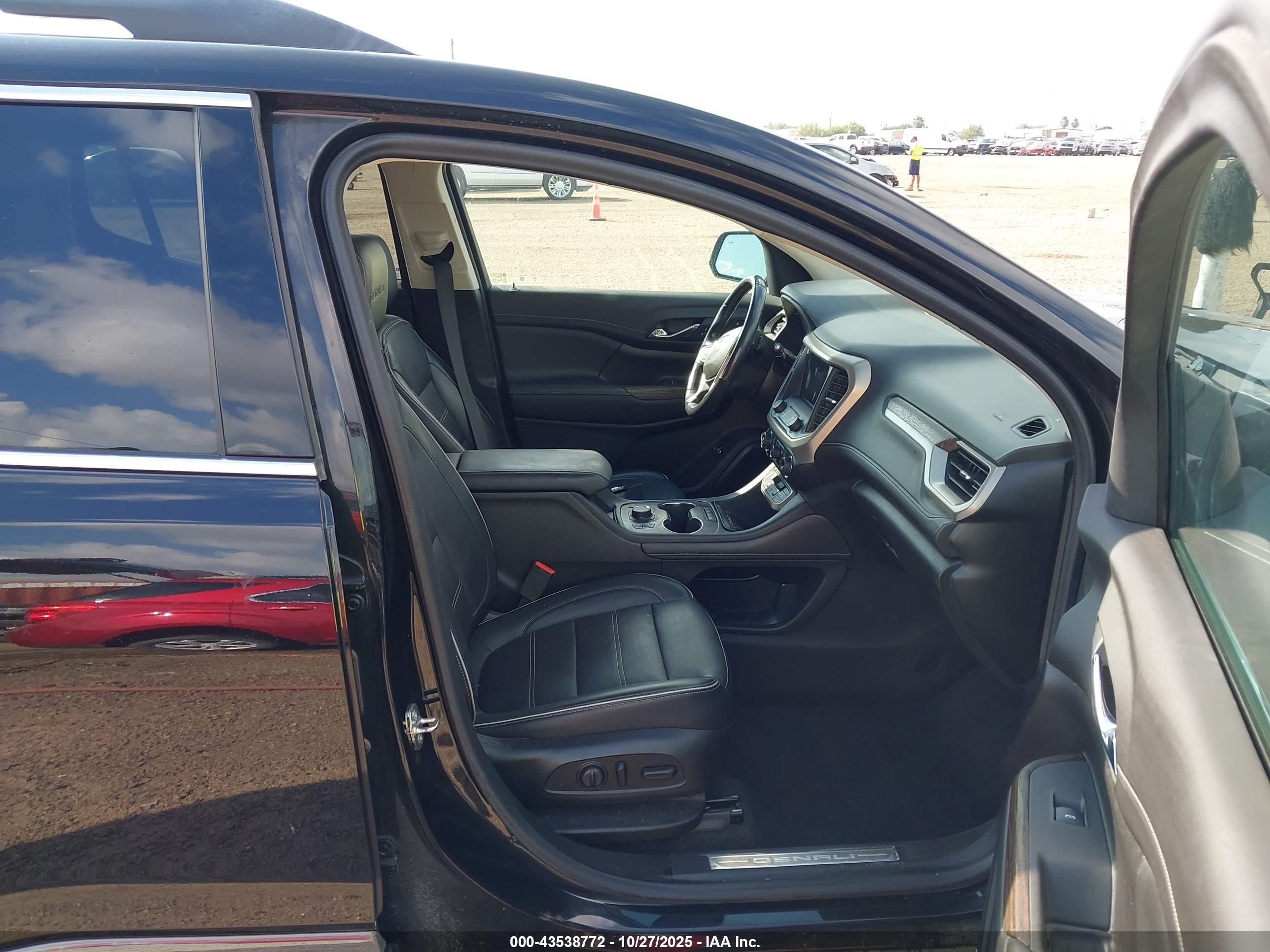 GMC ACADIA image 5