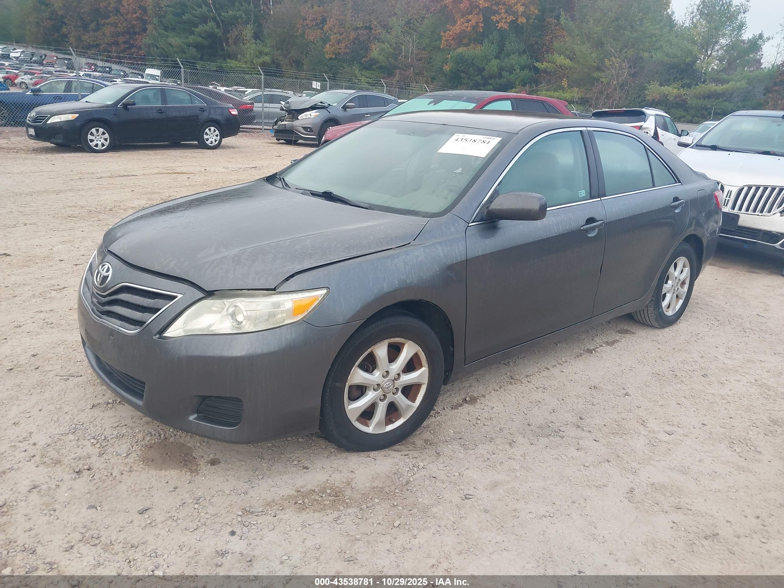 TOYOTA CAMRY image 2