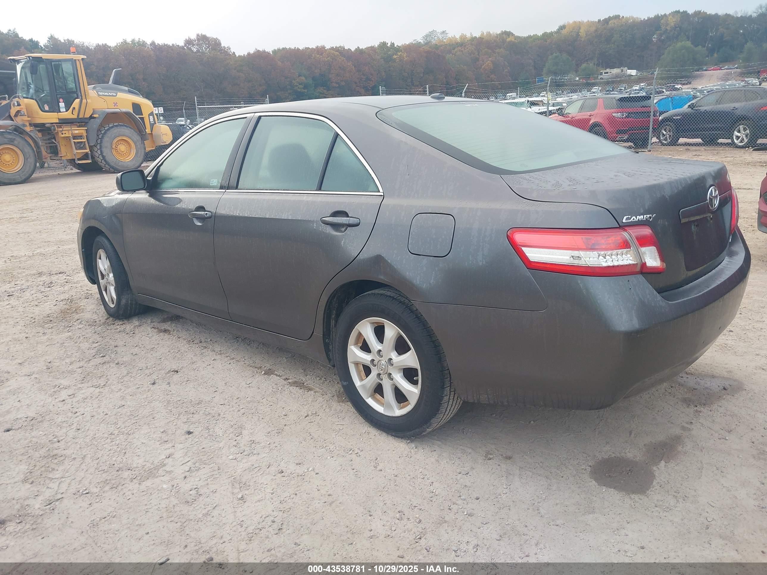 TOYOTA CAMRY image 3