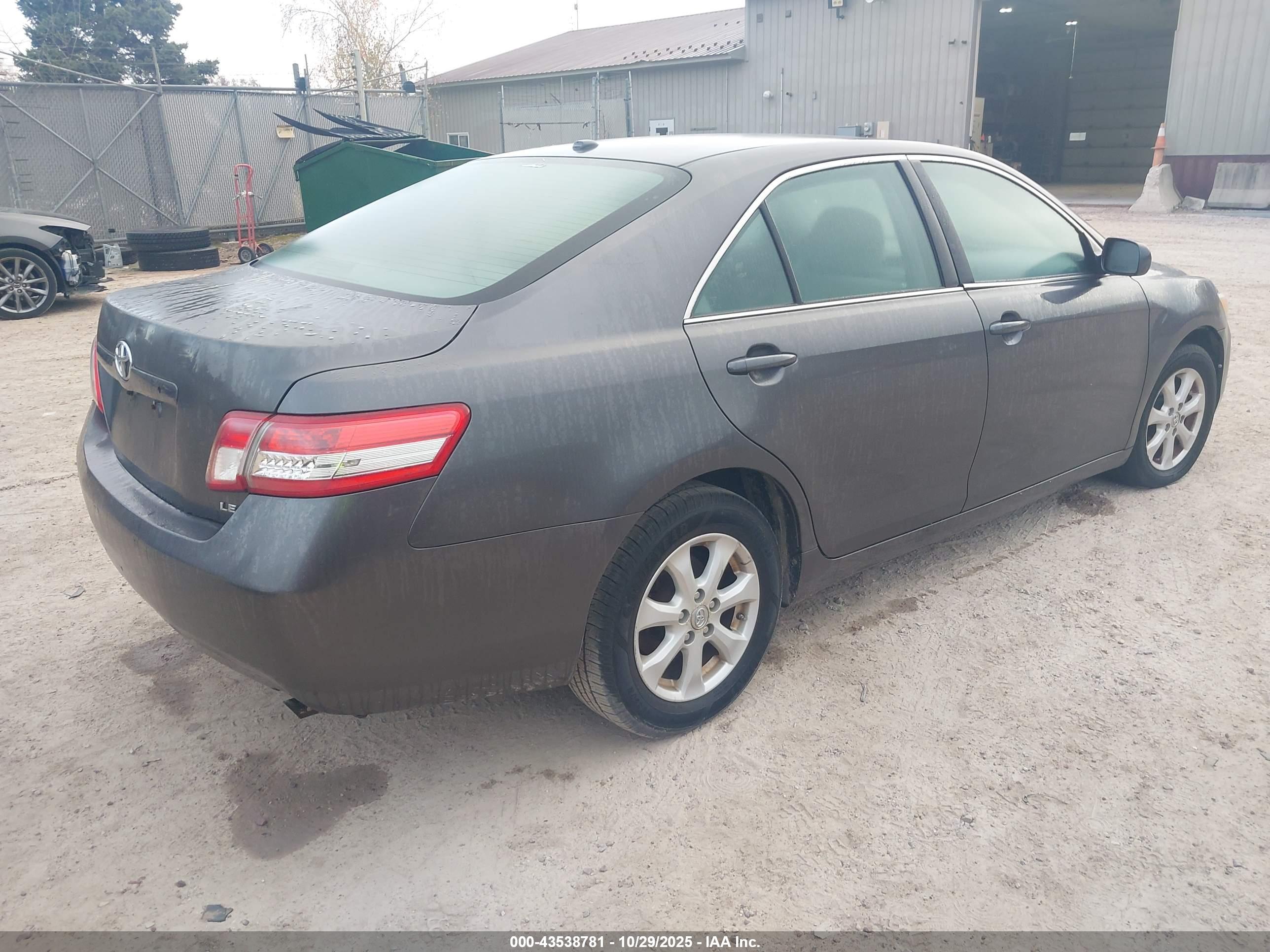 TOYOTA CAMRY image 4