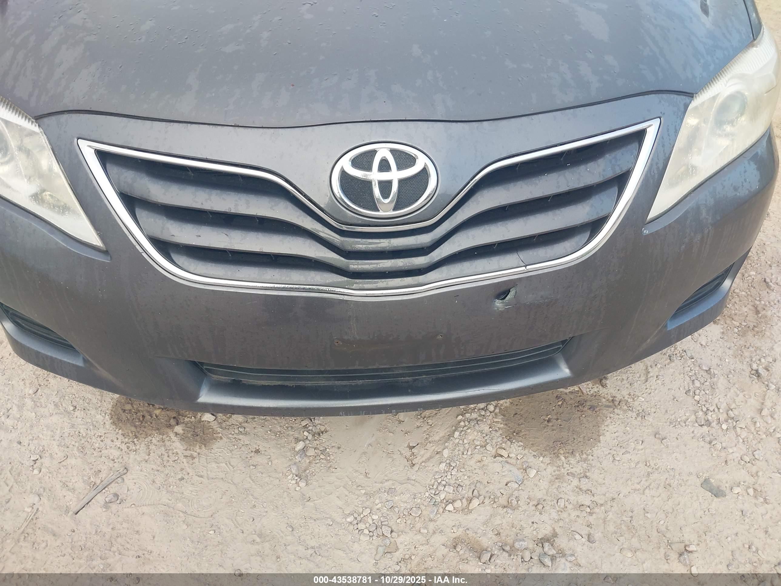 TOYOTA CAMRY image 6