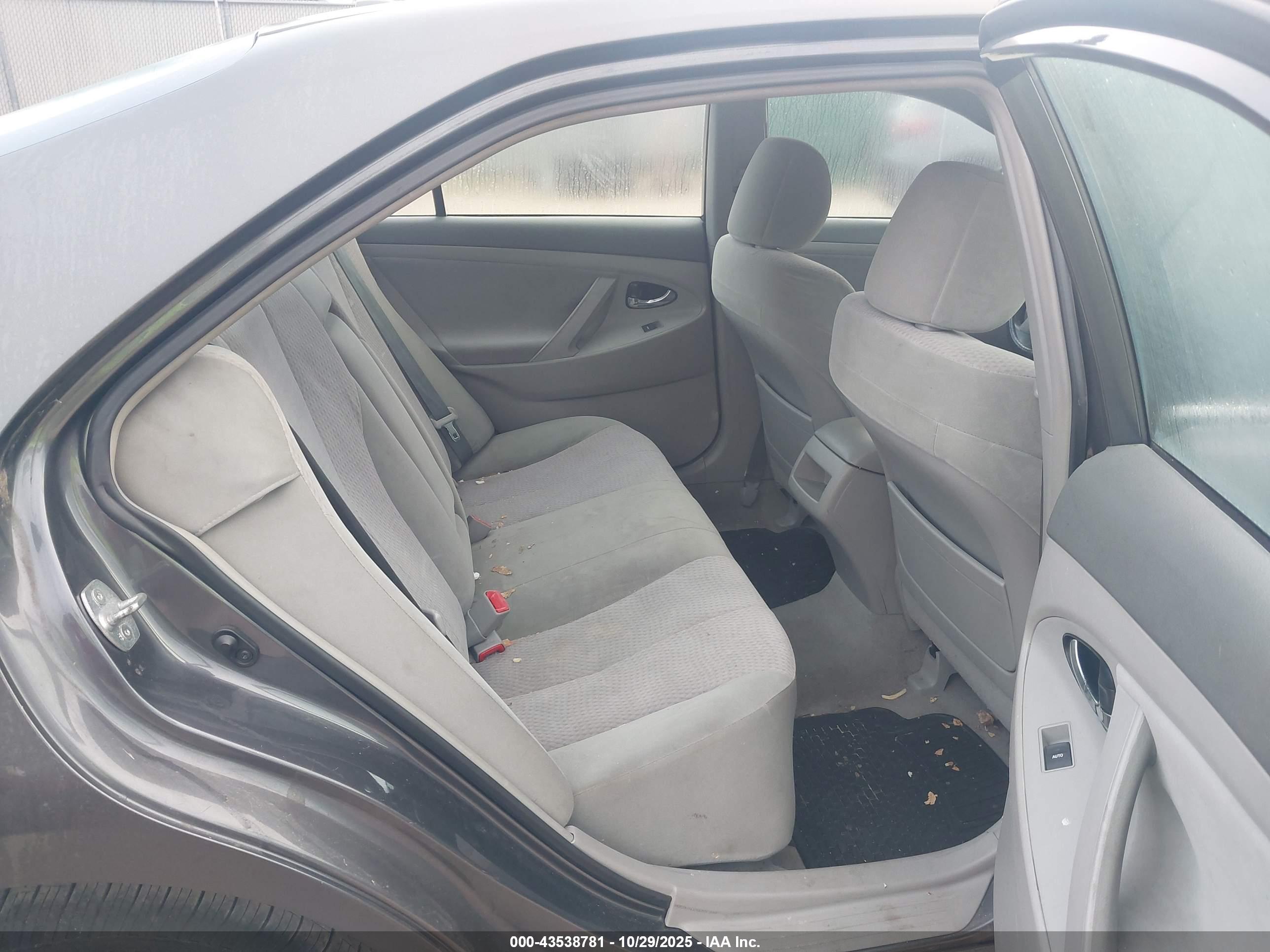 TOYOTA CAMRY image 8
