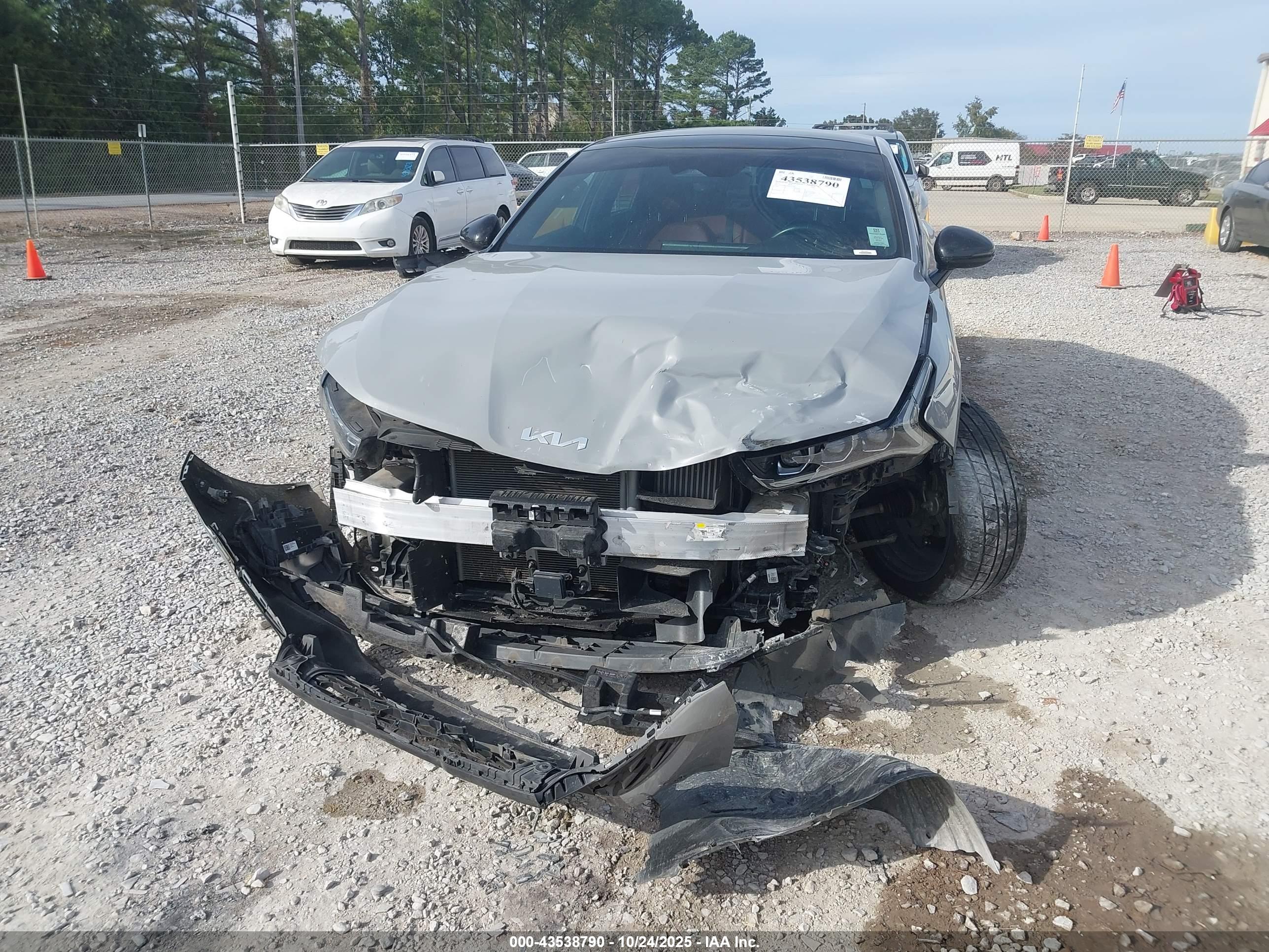 KIA K5 image 6