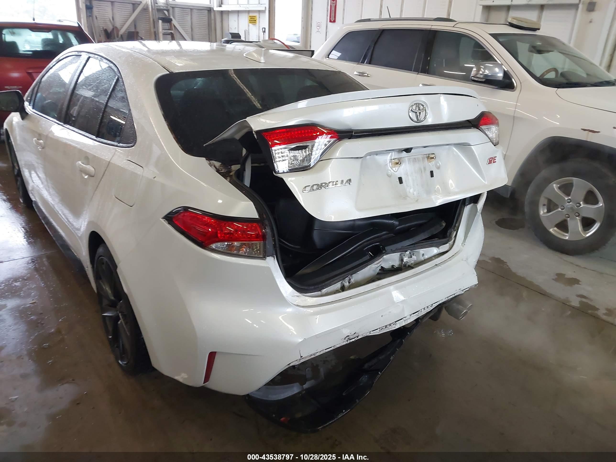 TOYOTA COROLLA image 6