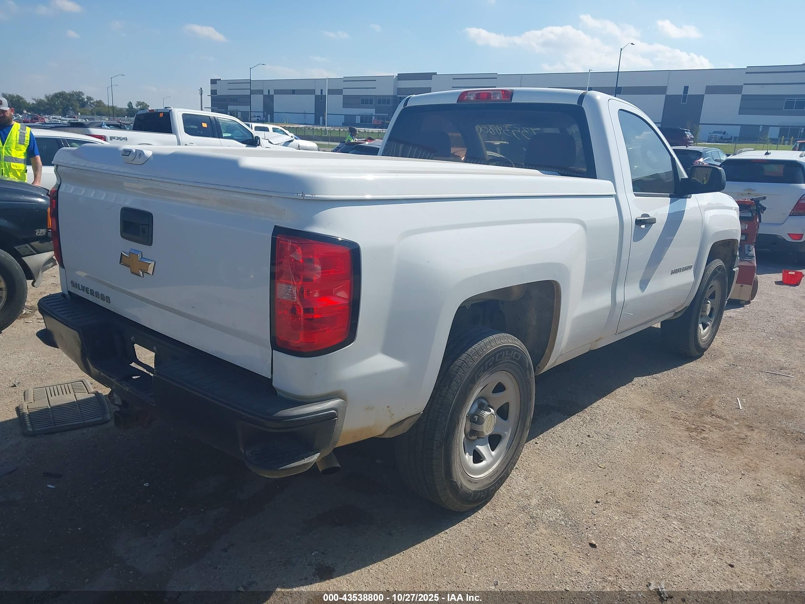 CHEVROLET SILVERADO image 4