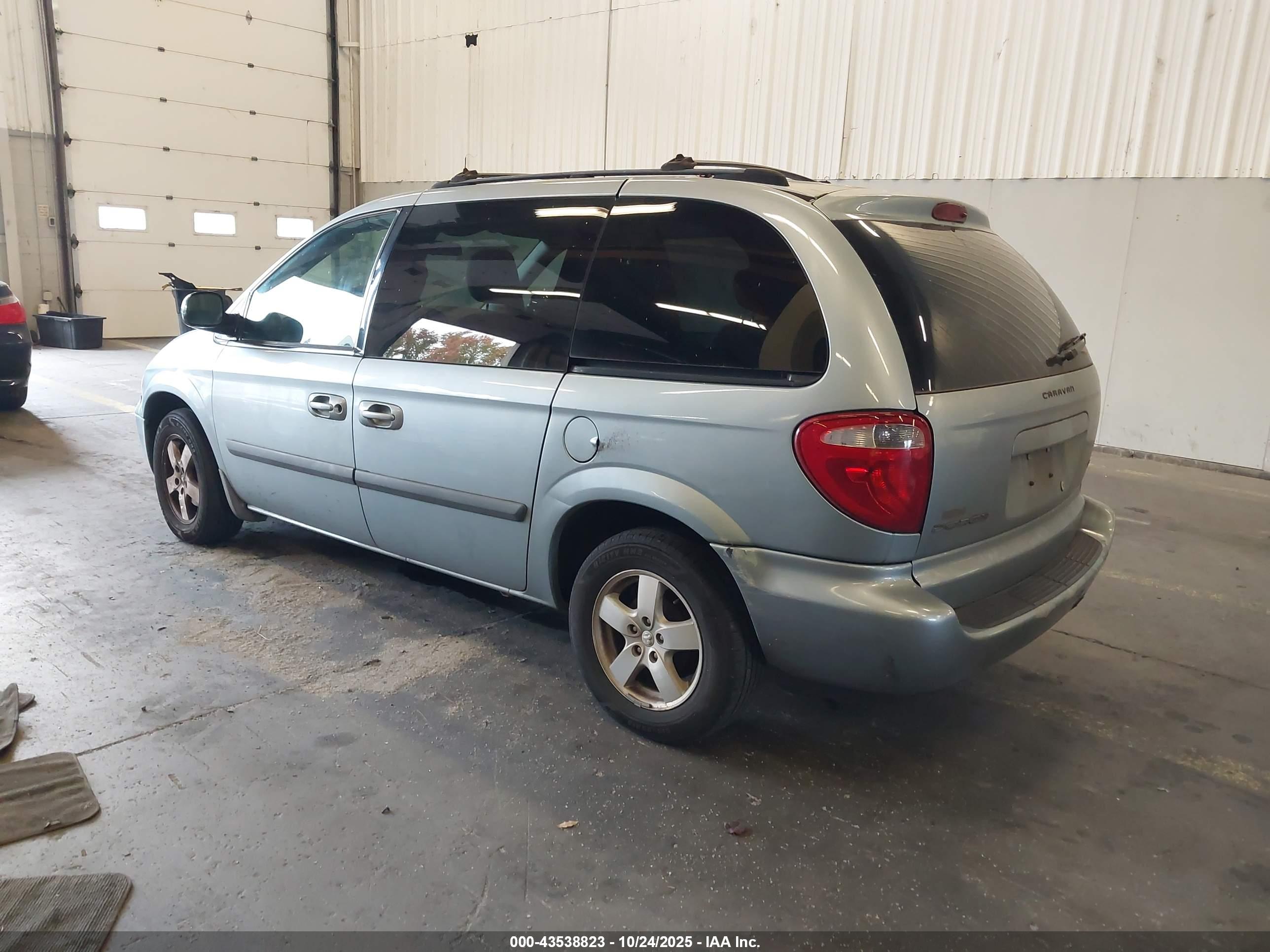 DODGE CARAVAN image 3