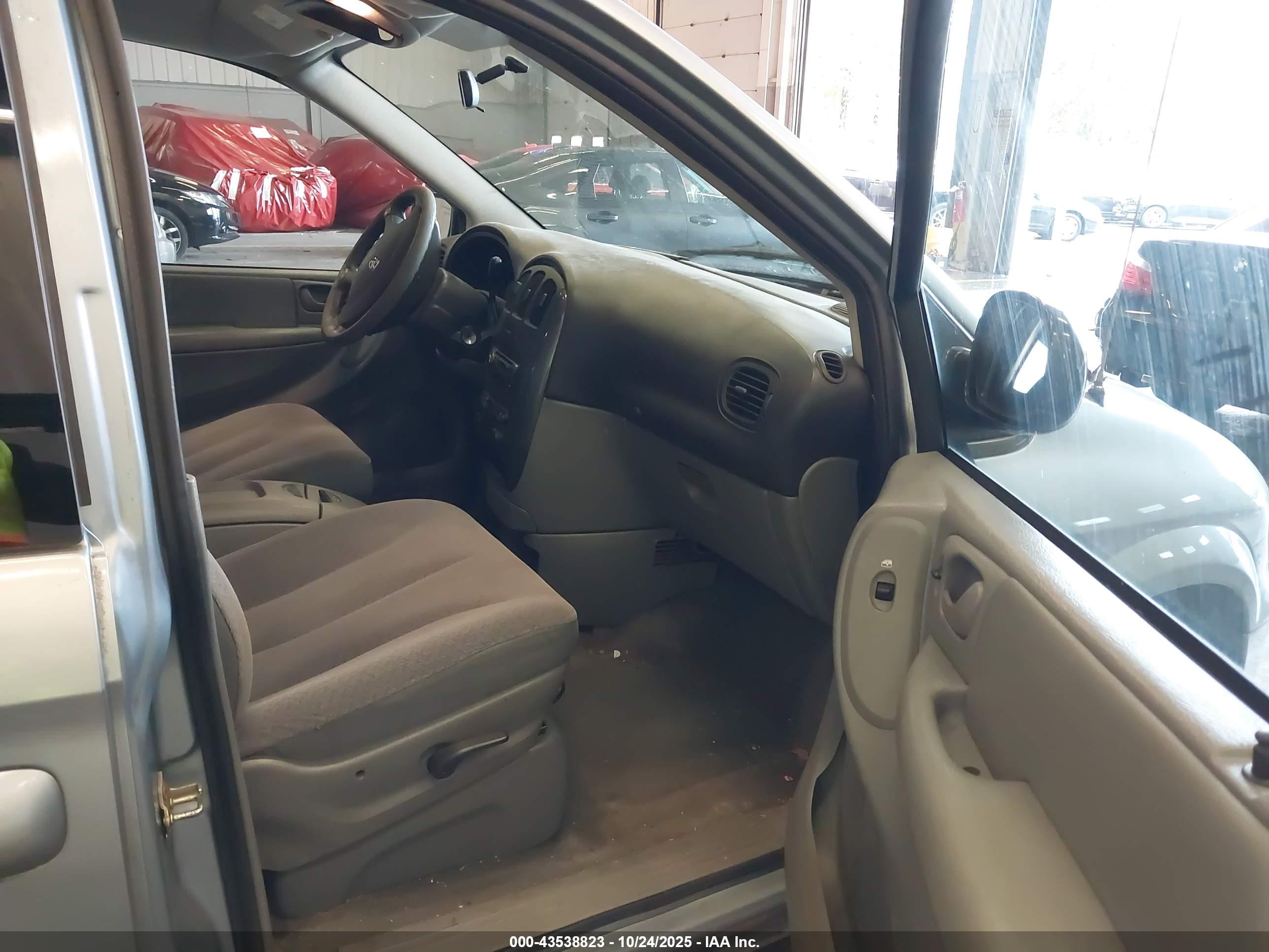 DODGE CARAVAN image 5