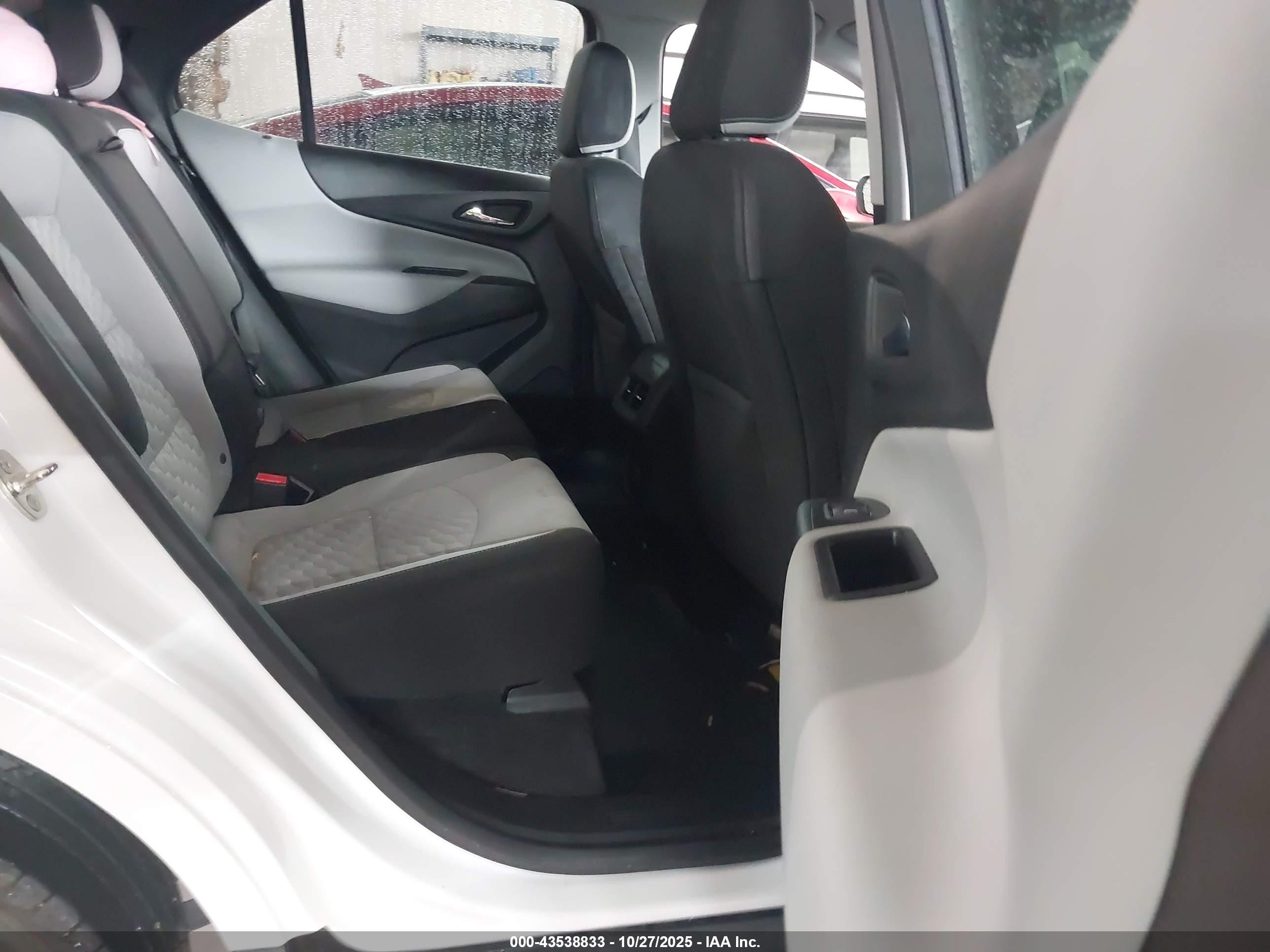 CHEVROLET EQUINOX image 8