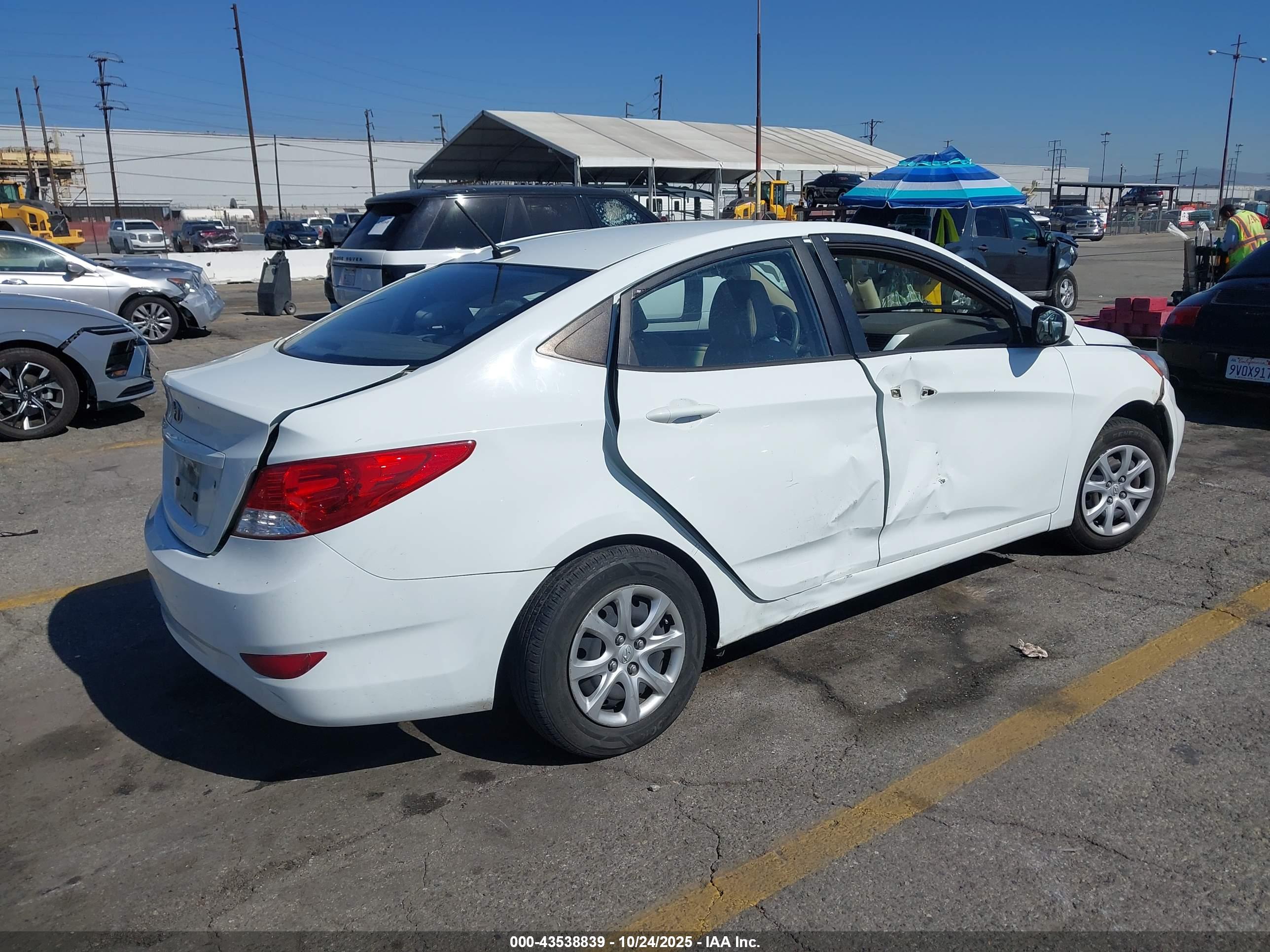 HYUNDAI ACCENT image 4