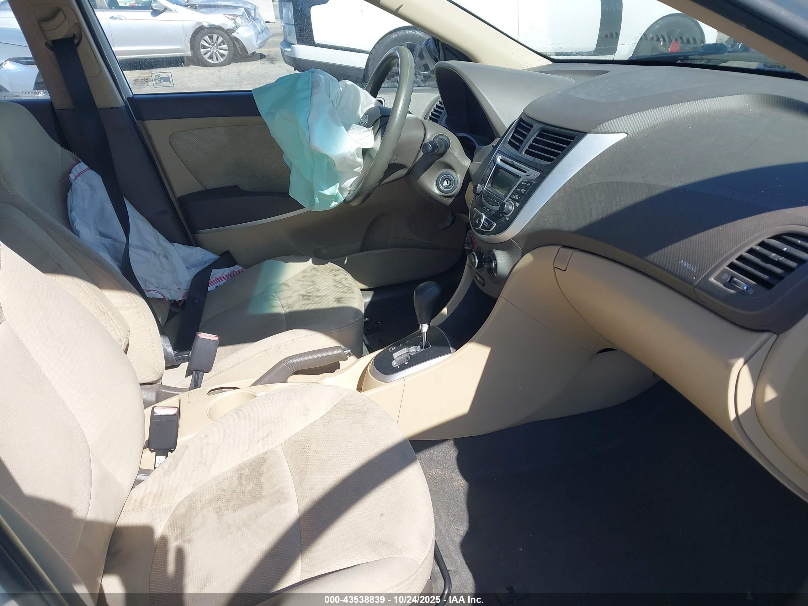 HYUNDAI ACCENT image 5