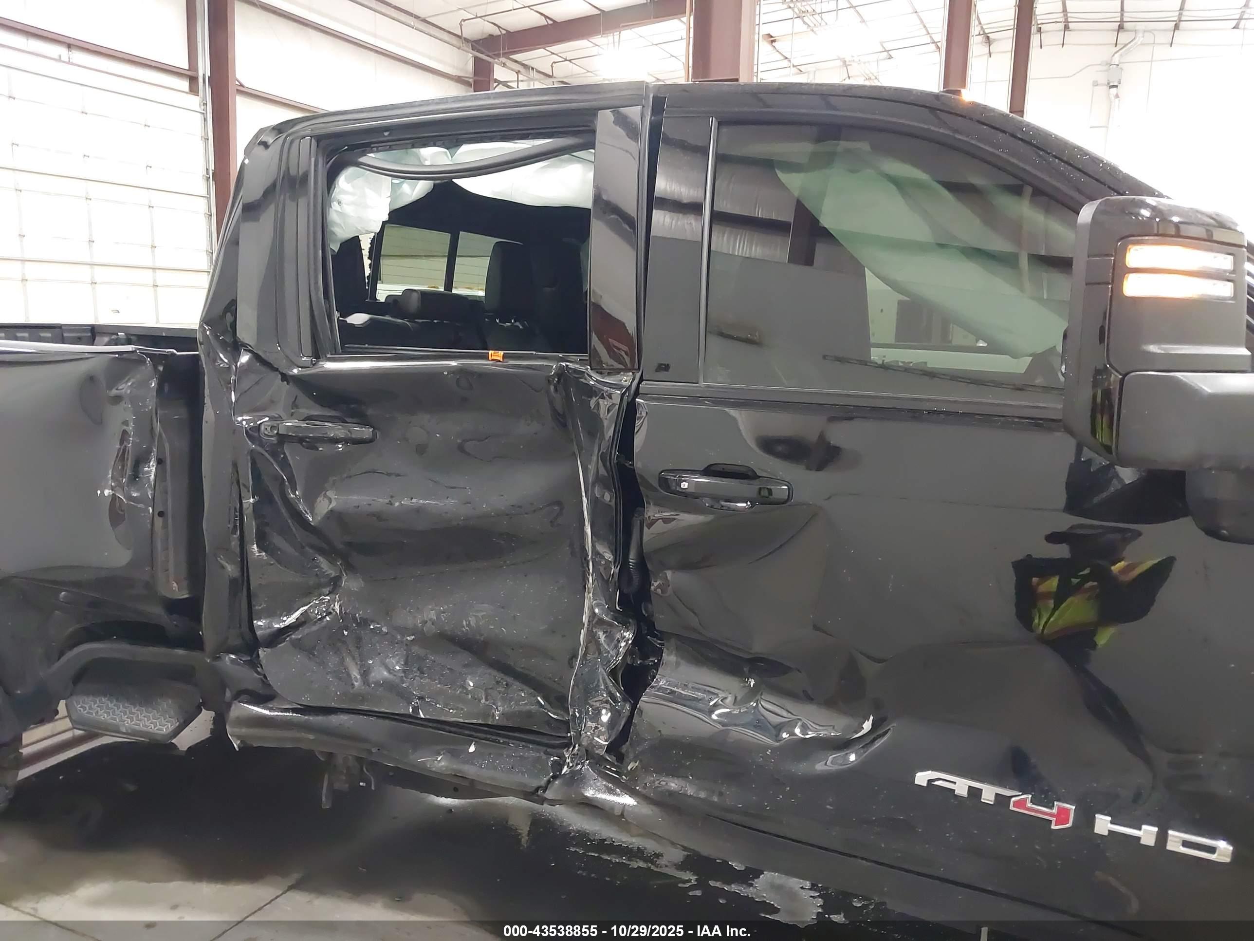 GMC SIERRA image 6