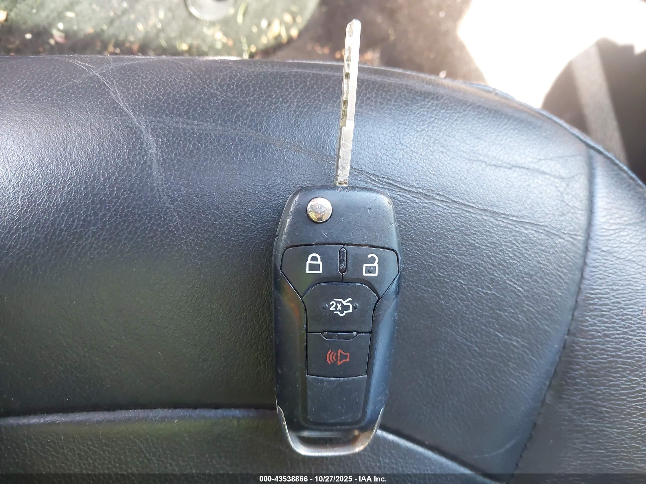 FORD FUSION image 11