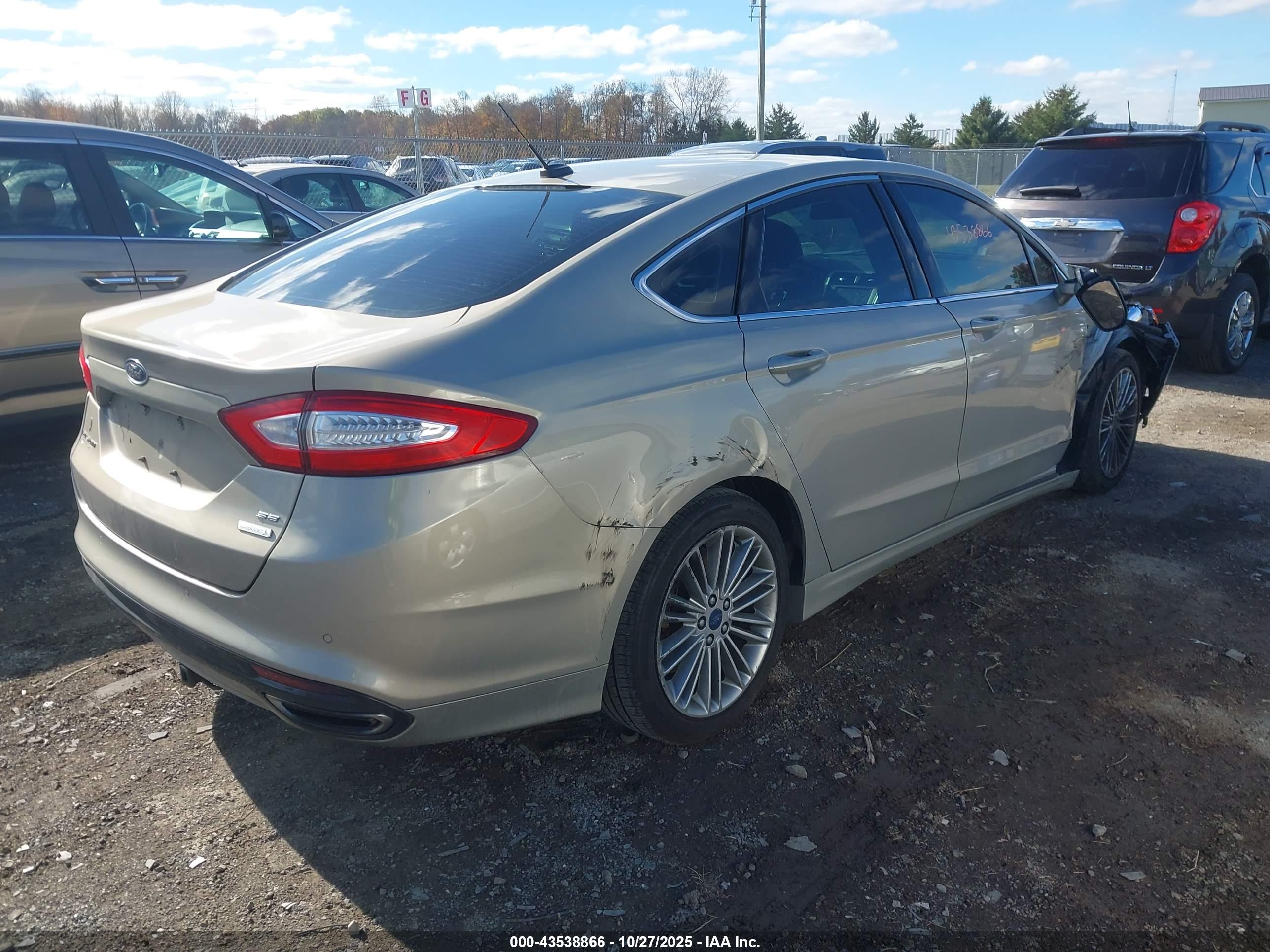 FORD FUSION image 4