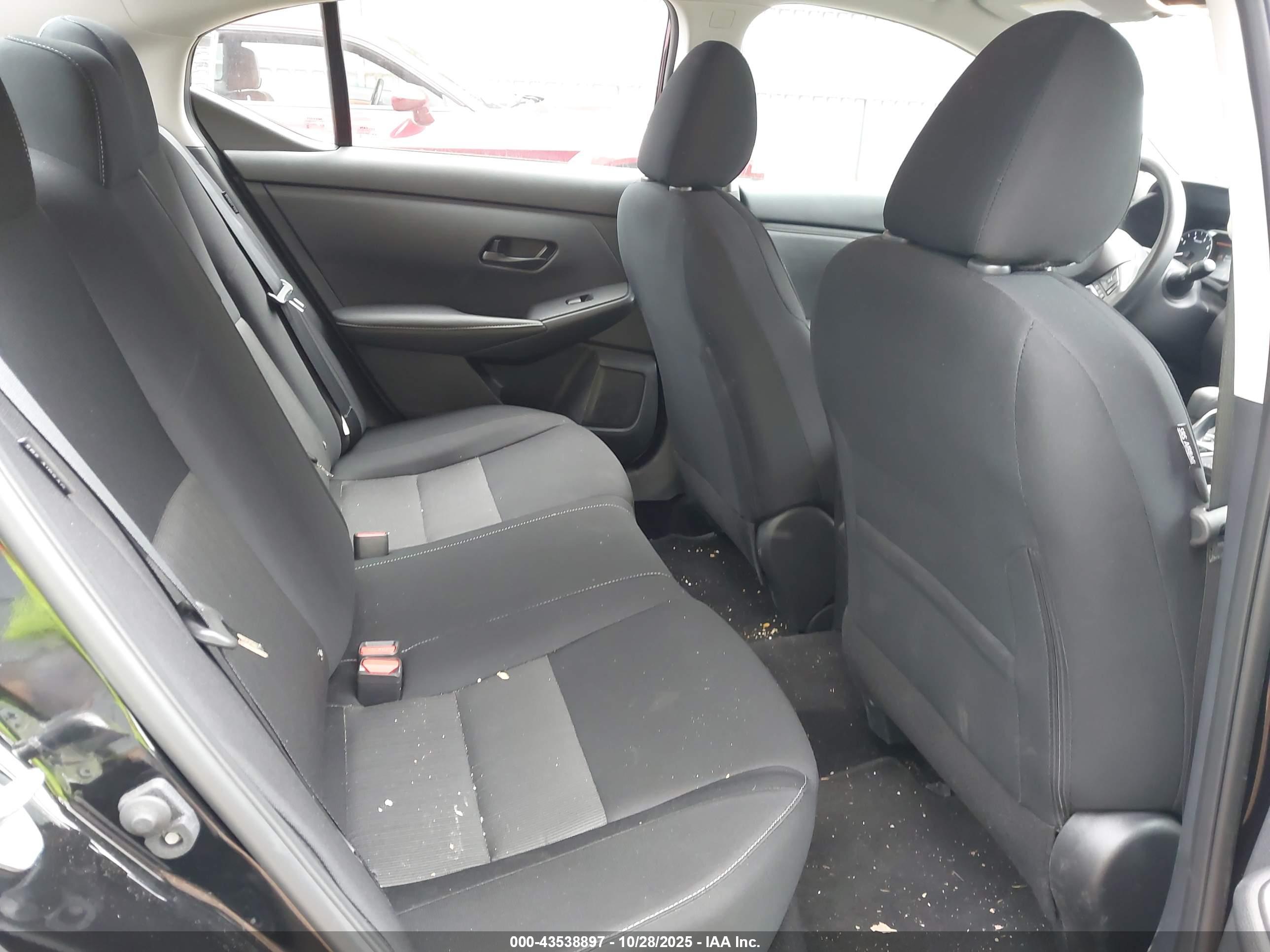 NISSAN SENTRA image 8