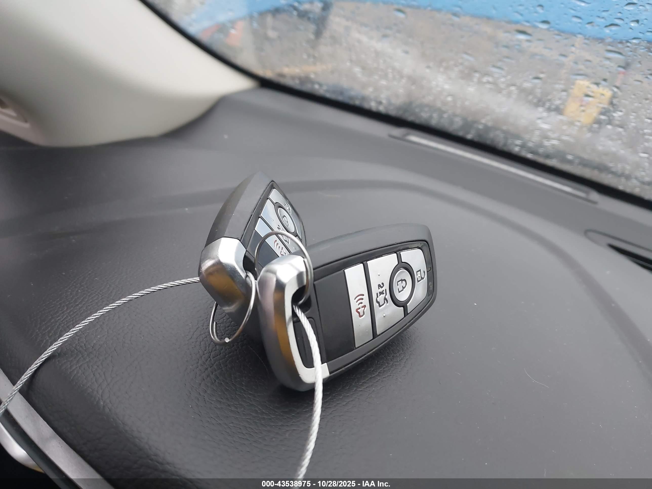 FORD FUSION image 11