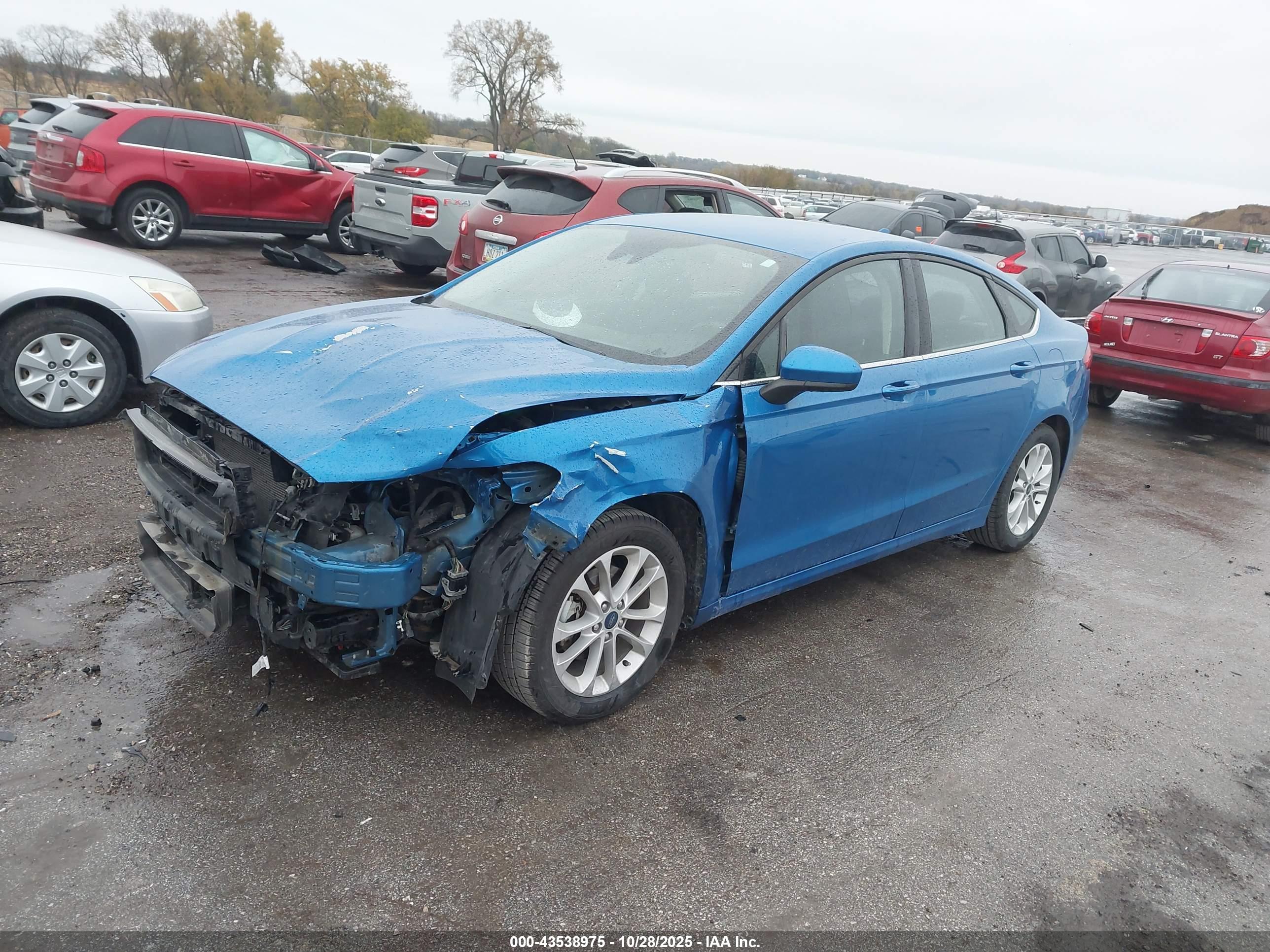 FORD FUSION image 2