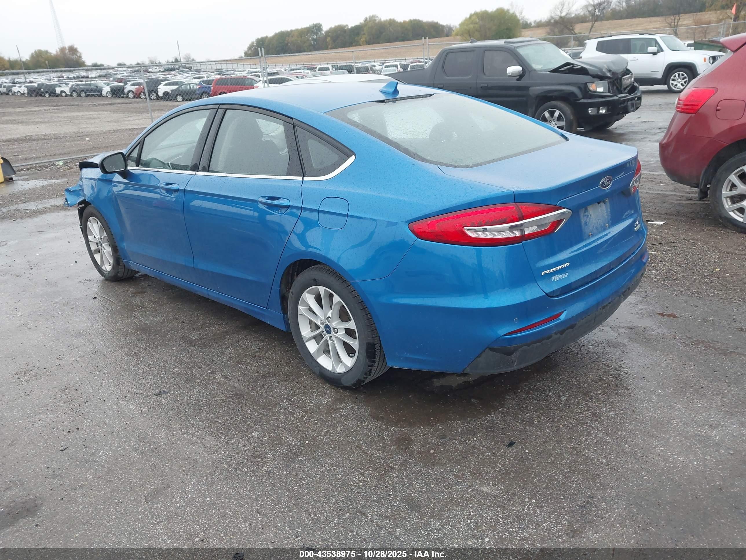 FORD FUSION image 3