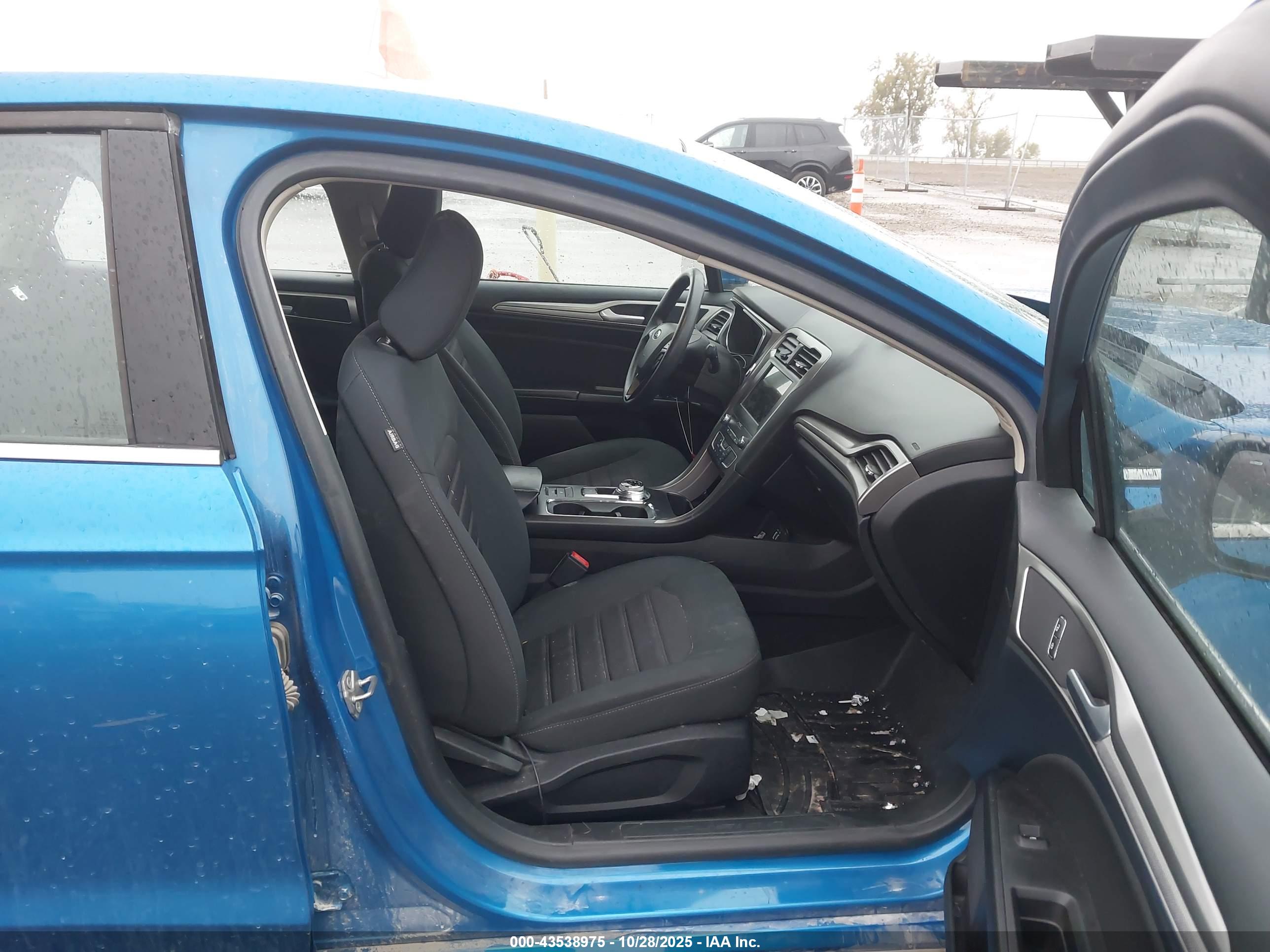 FORD FUSION image 5