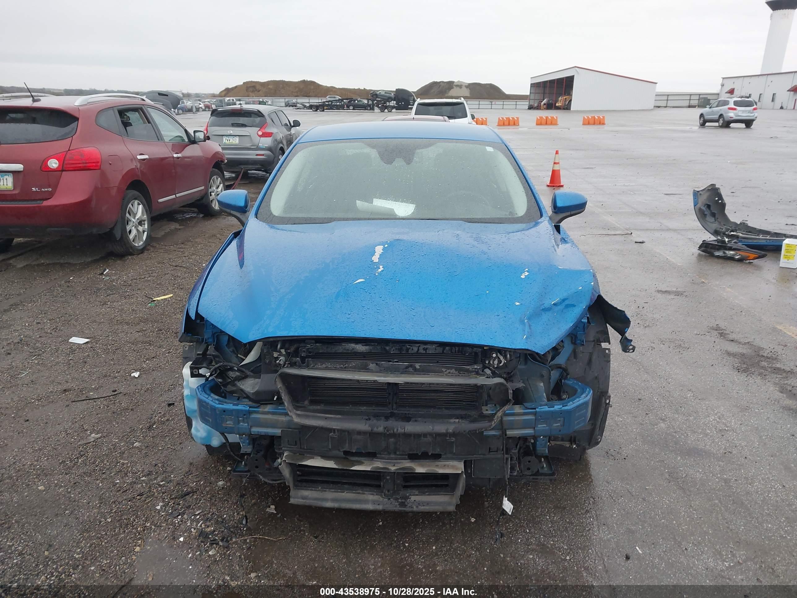 FORD FUSION image 6