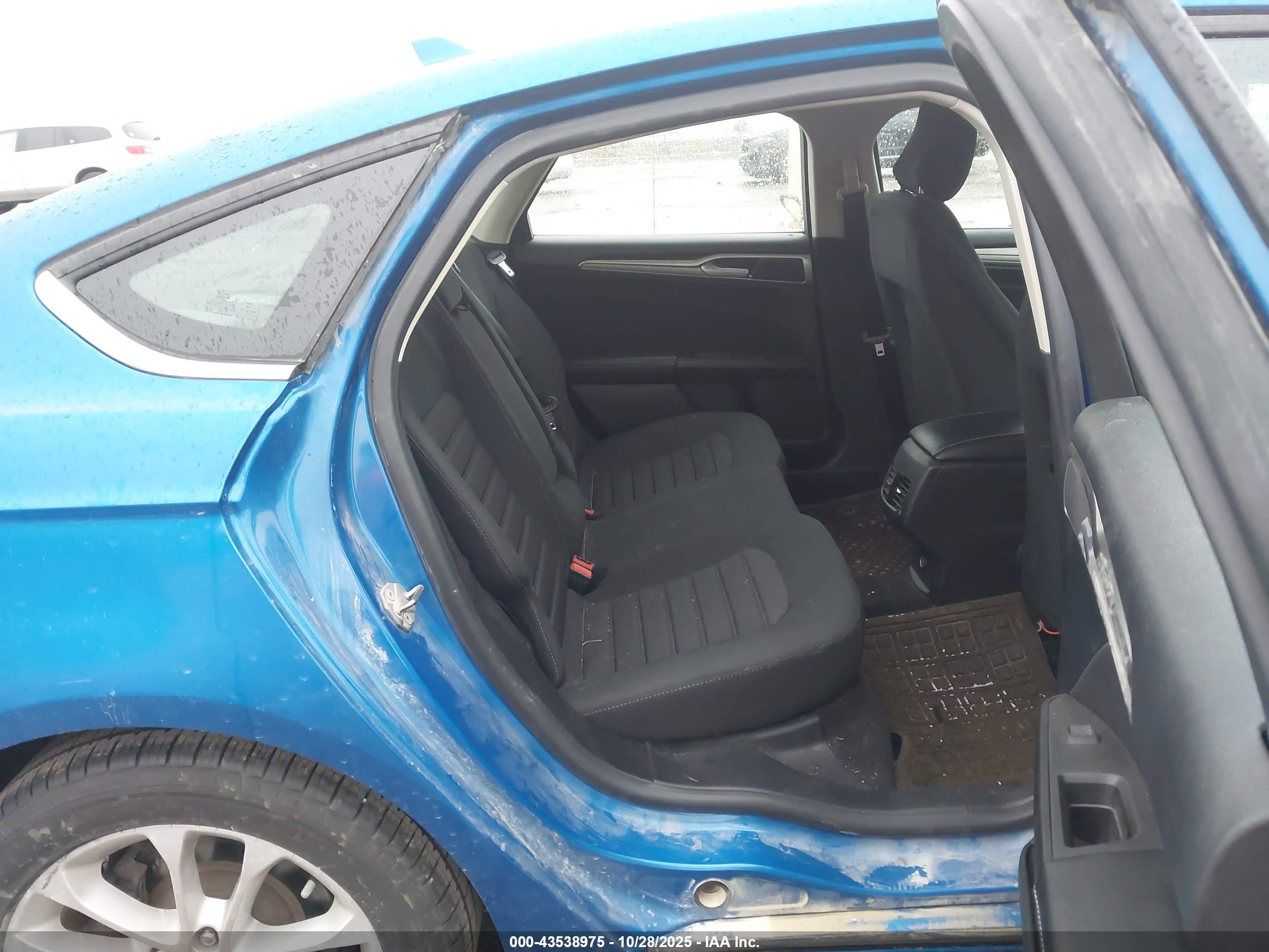 FORD FUSION image 8