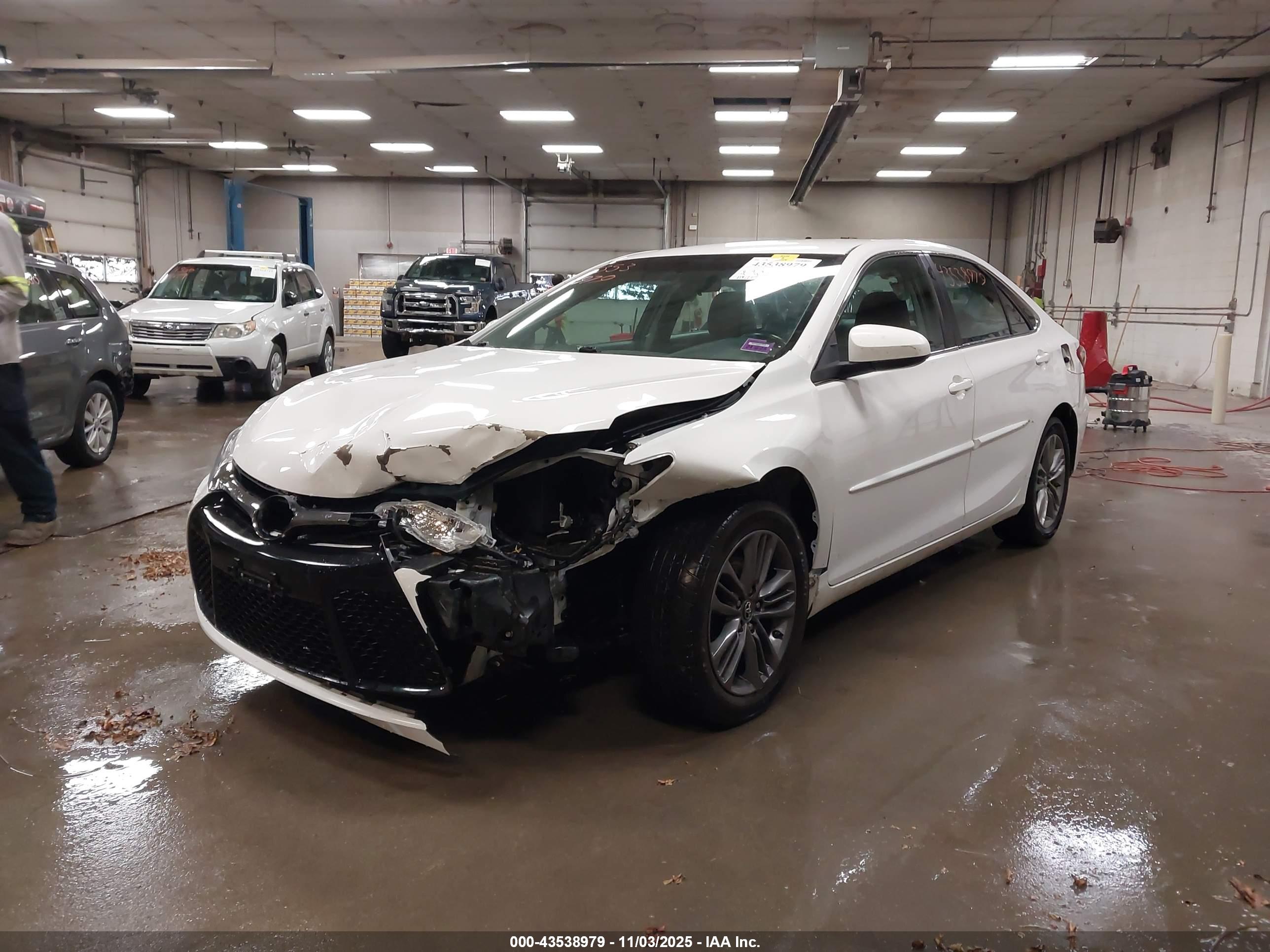 TOYOTA CAMRY image 2