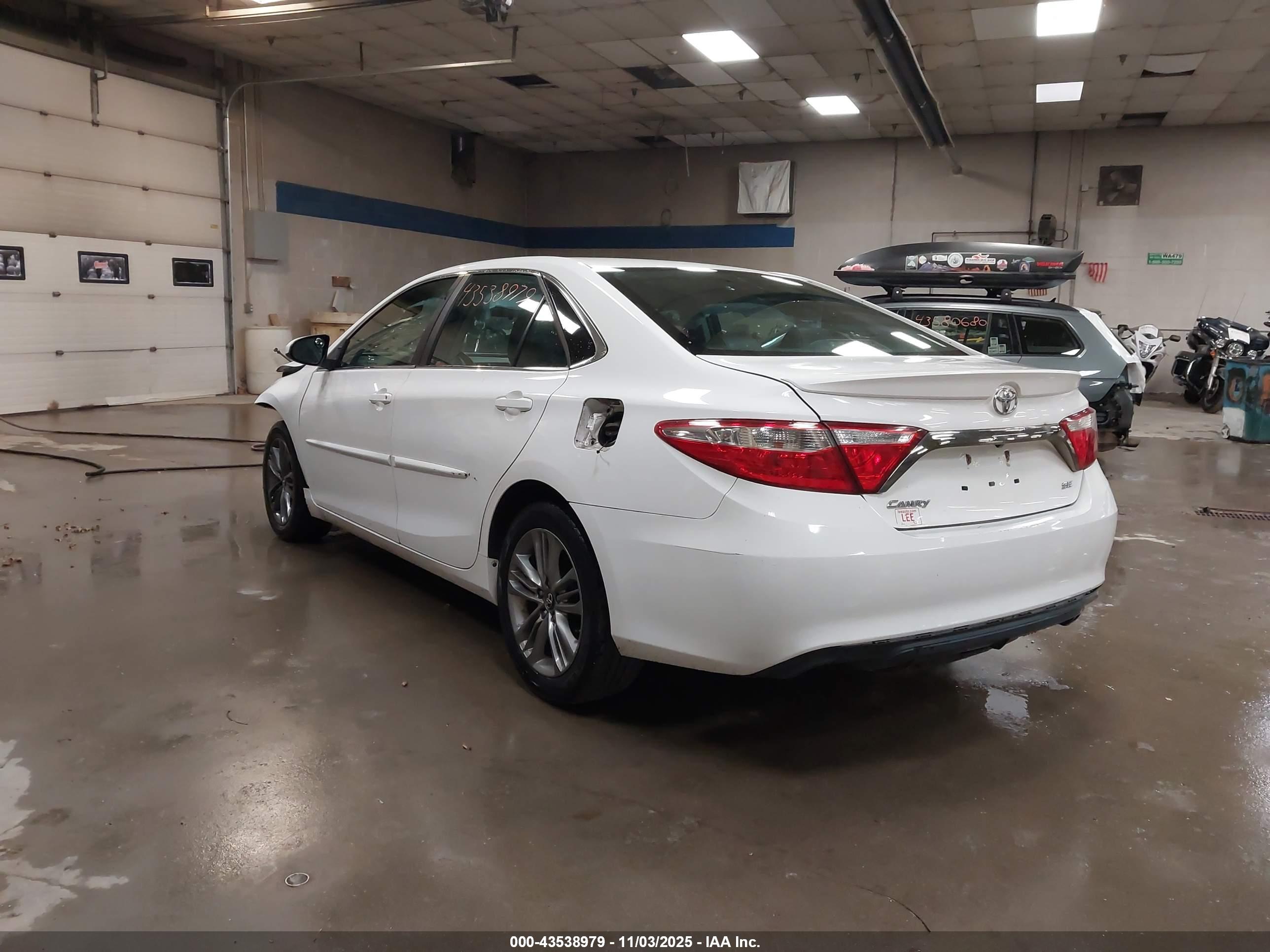 TOYOTA CAMRY image 3