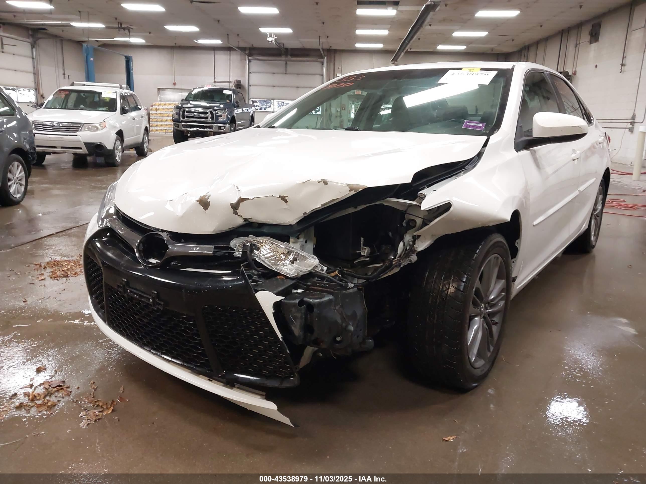 TOYOTA CAMRY image 6