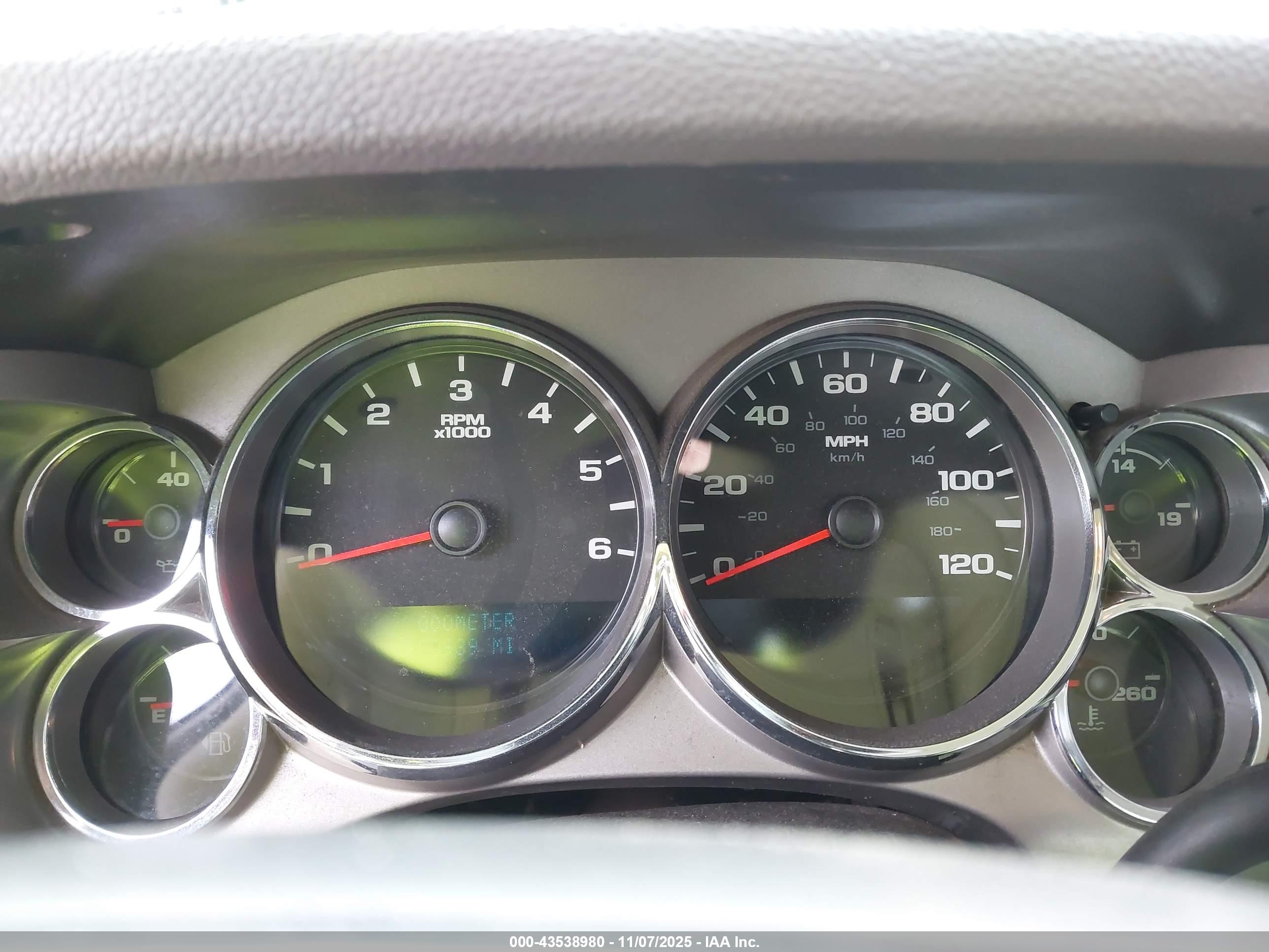 CHEVROLET SILVERADO image 7