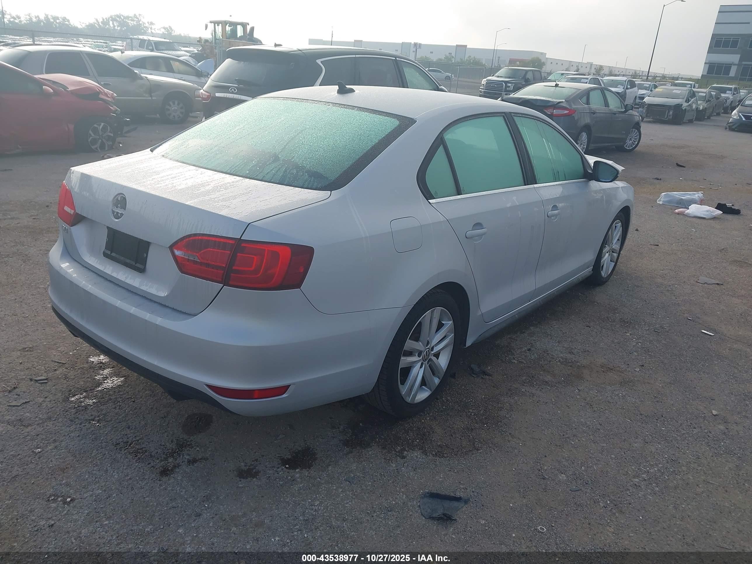 VOLKSWAGEN JETTA image 4