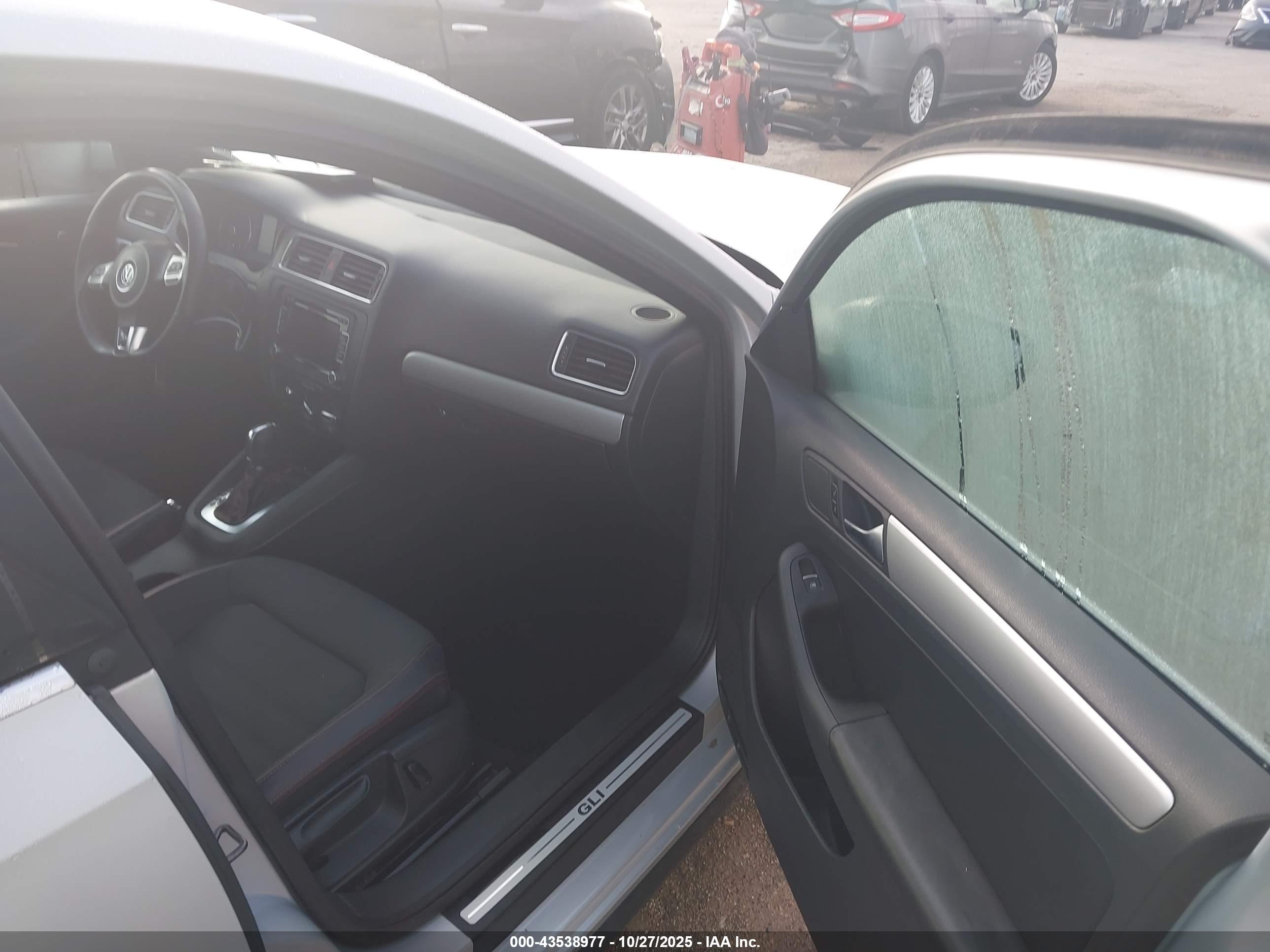 VOLKSWAGEN JETTA image 5