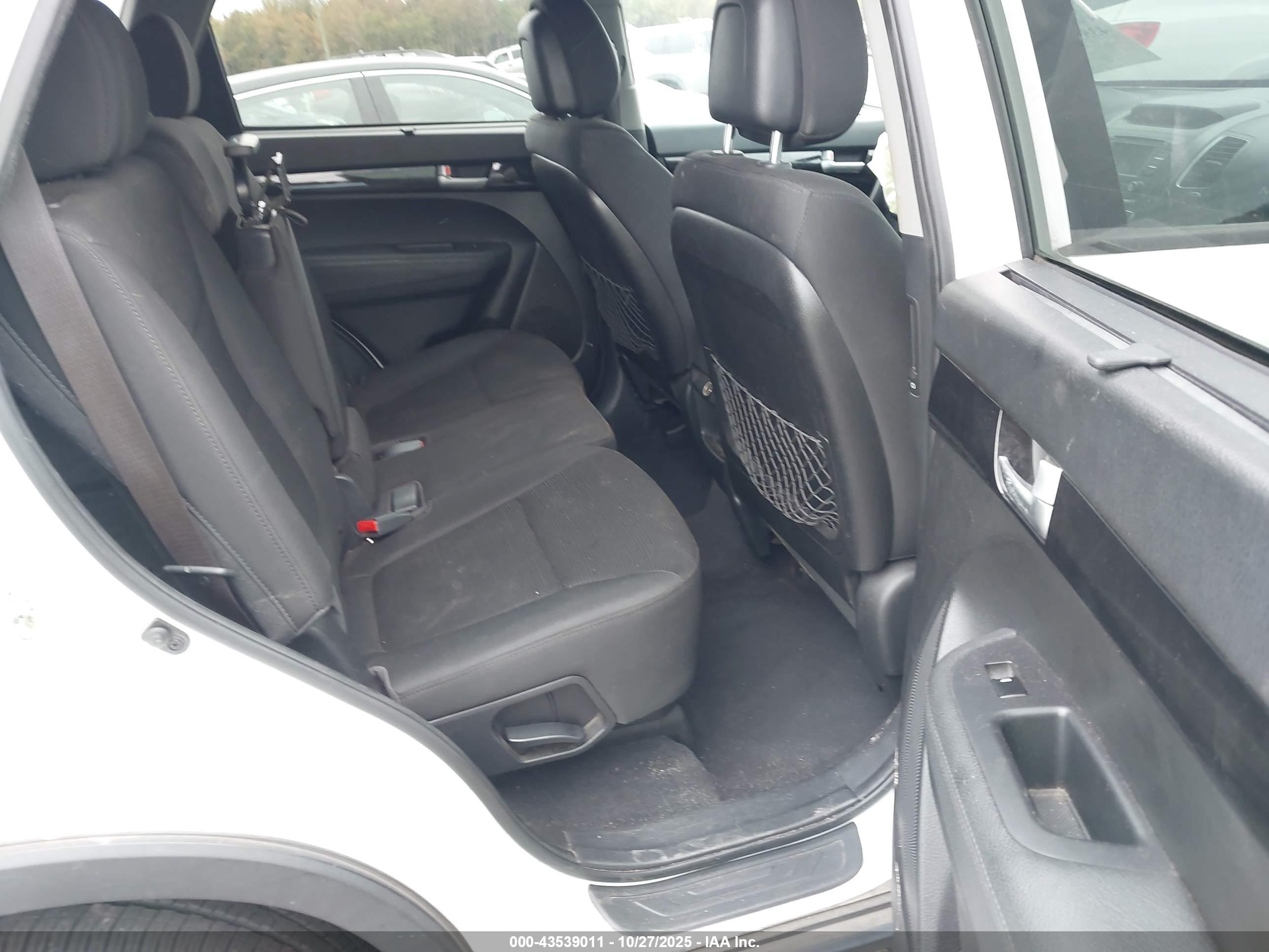KIA SORENTO image 8