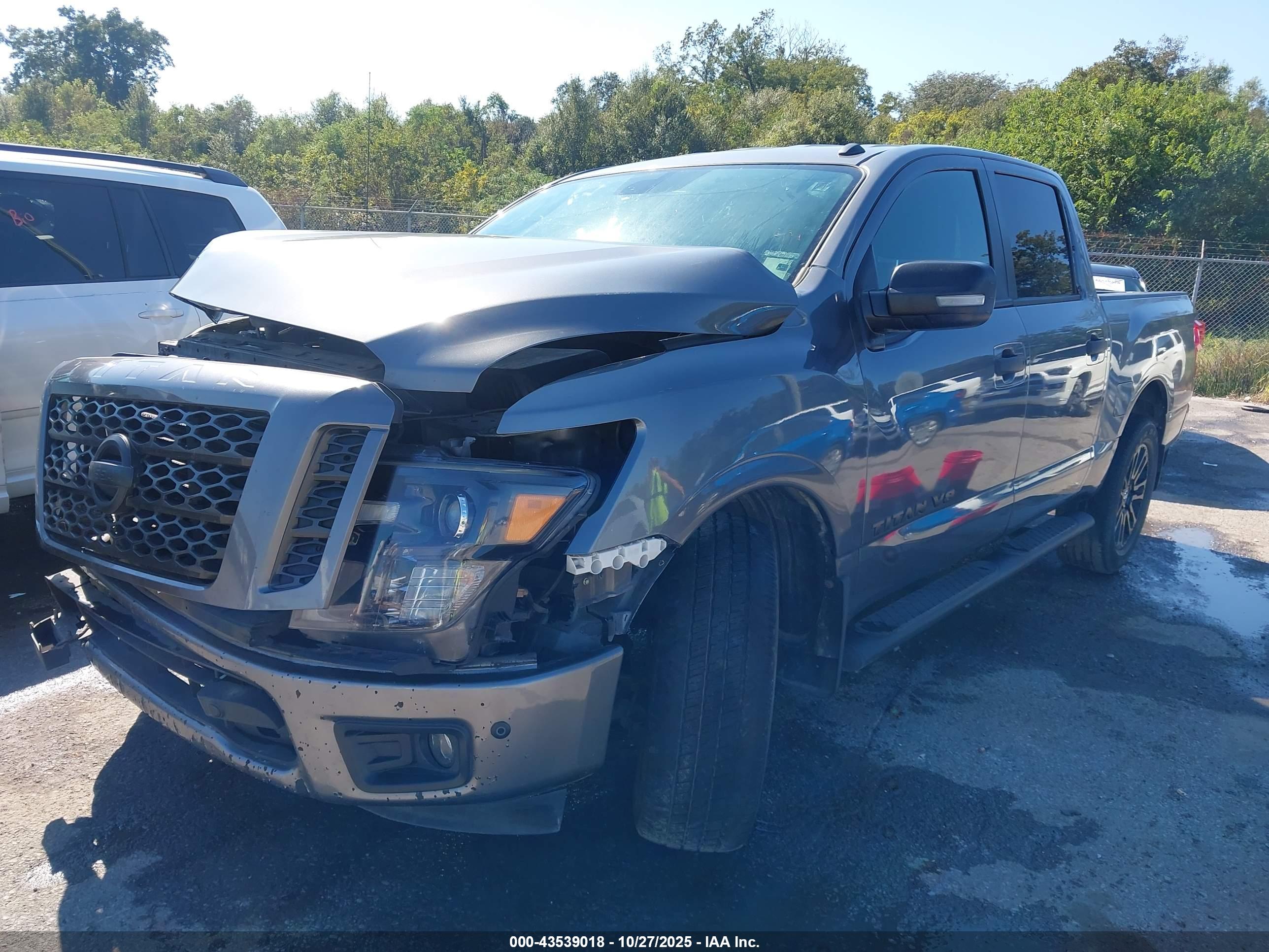 NISSAN TITAN image 2