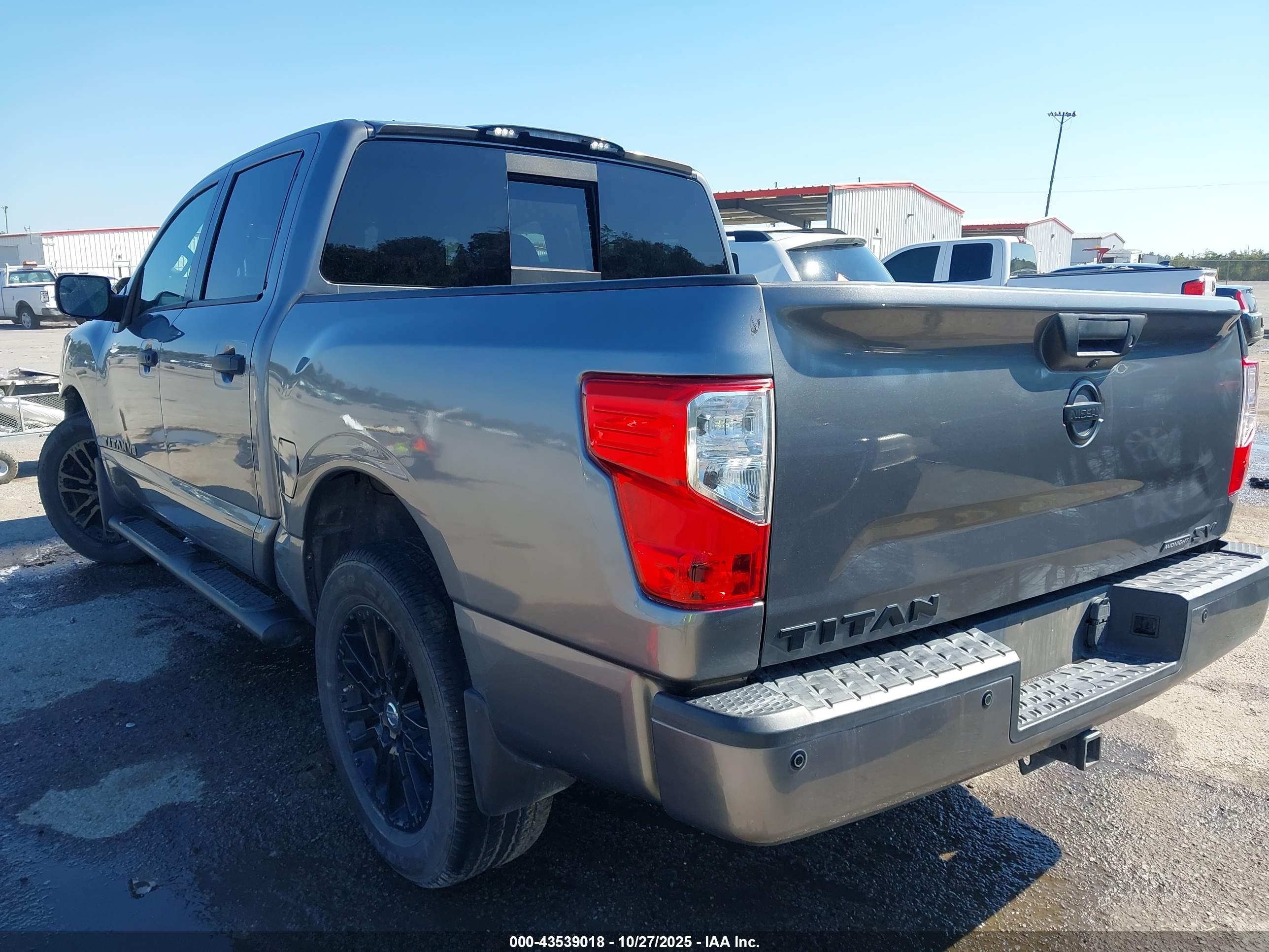 NISSAN TITAN image 3